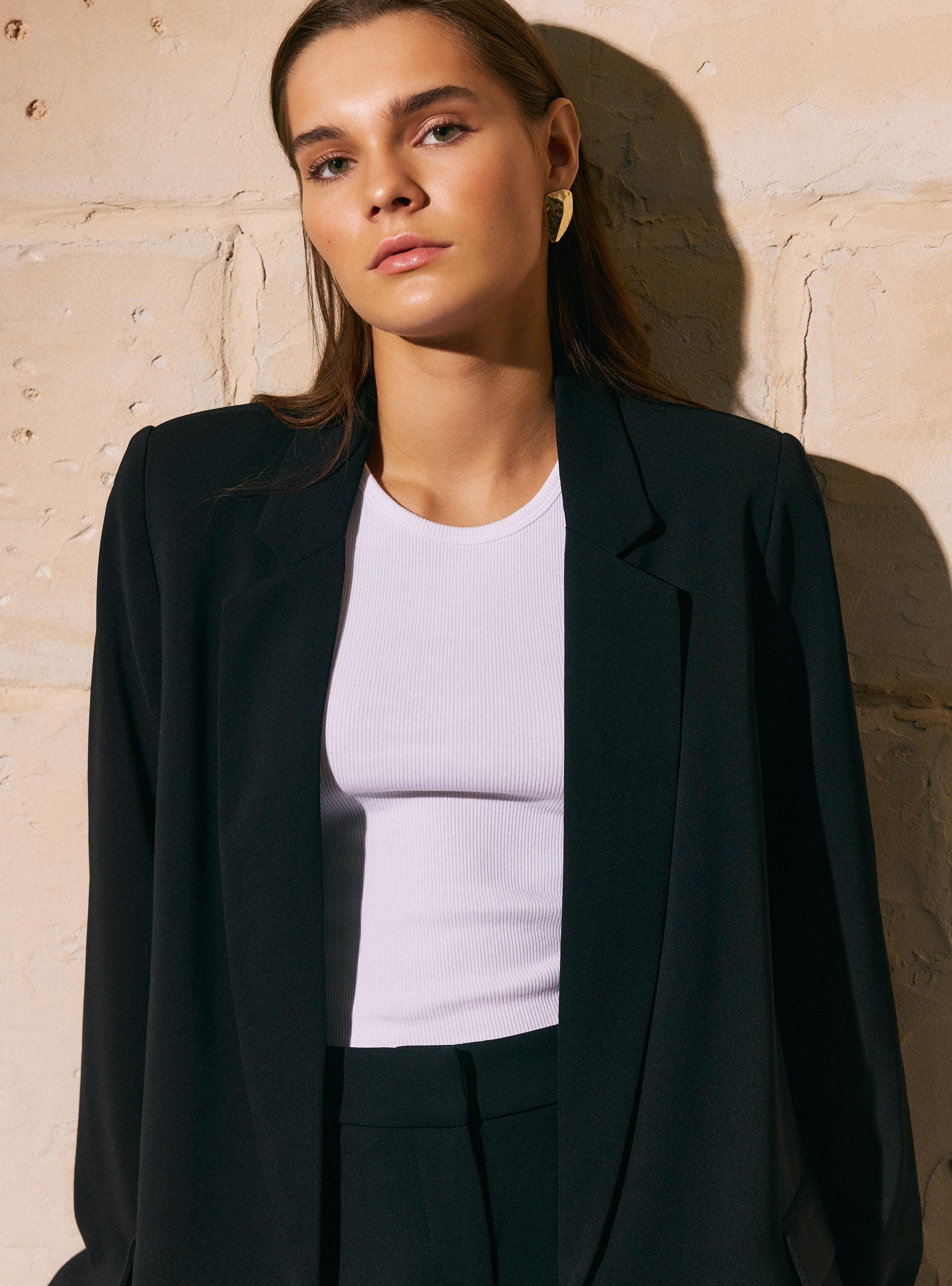 Blazer Cuello con Solapa y Calce Recto Básico-2