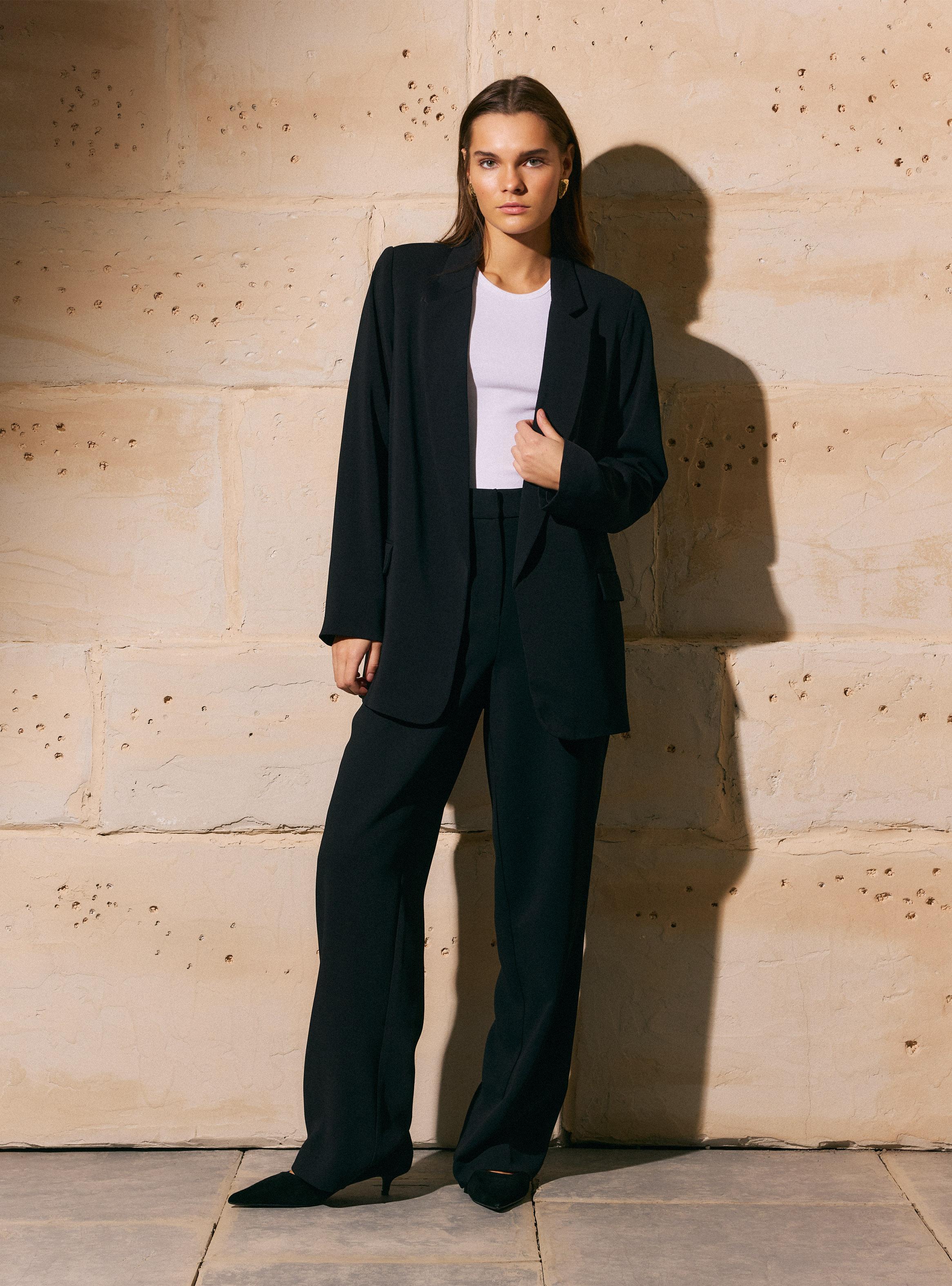 Blazer Cuello con Solapa y Calce Recto Básico-4
