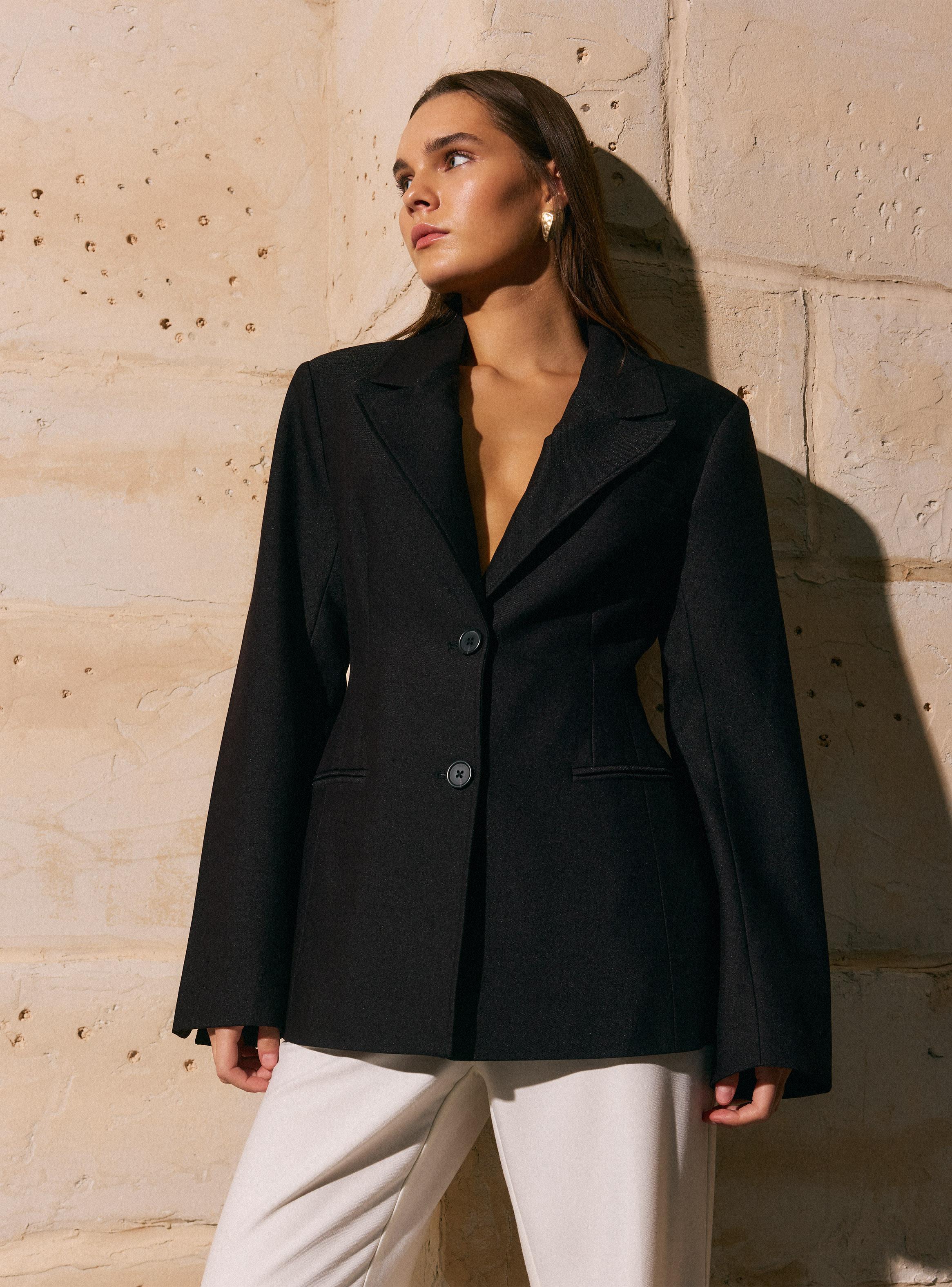 Blazer Acinturado Cuello con Solapa y Cierre de Botones-0