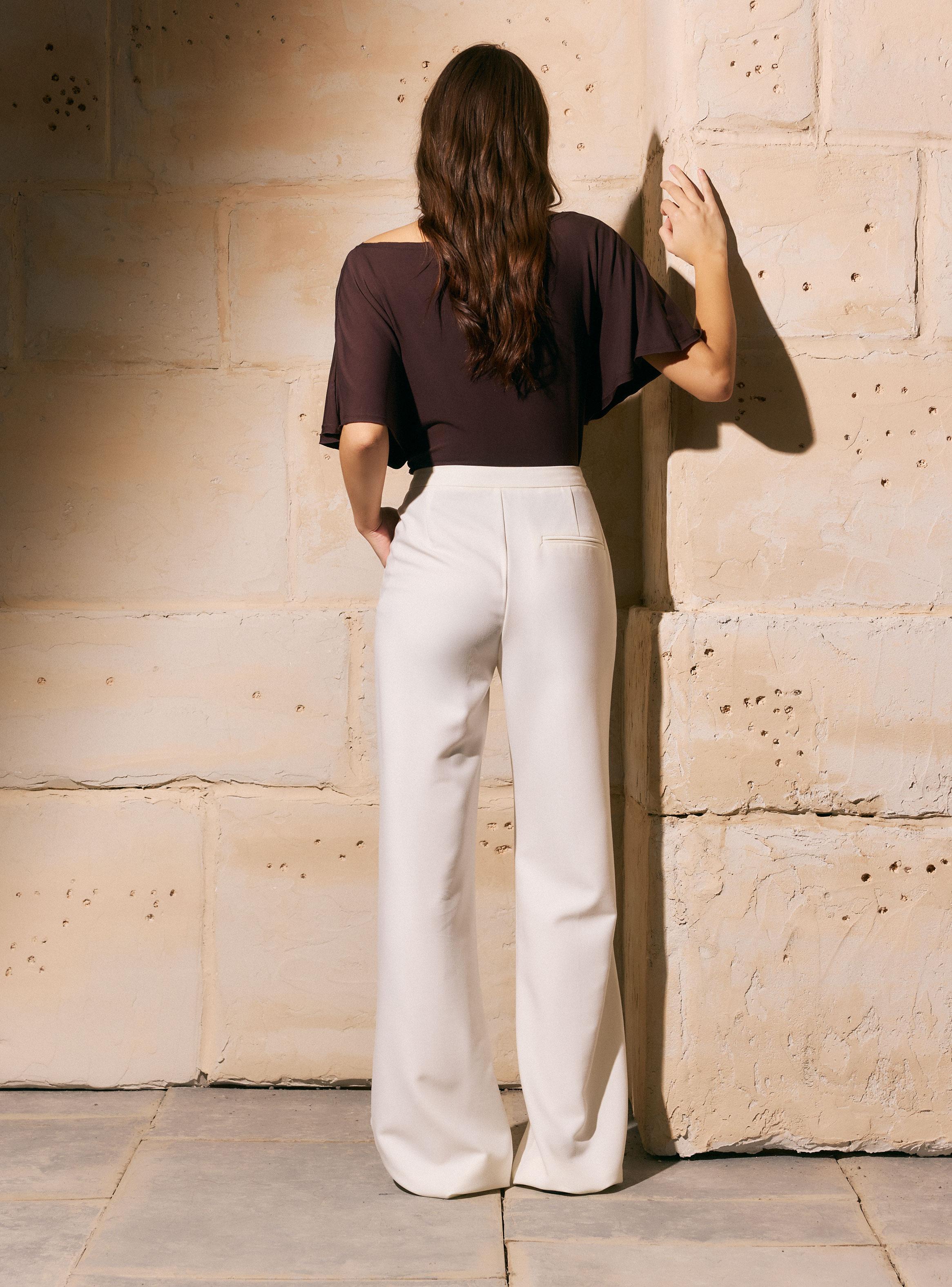 Pantalón Tiro Alto y Pierna Ligeramente Acampanada-5