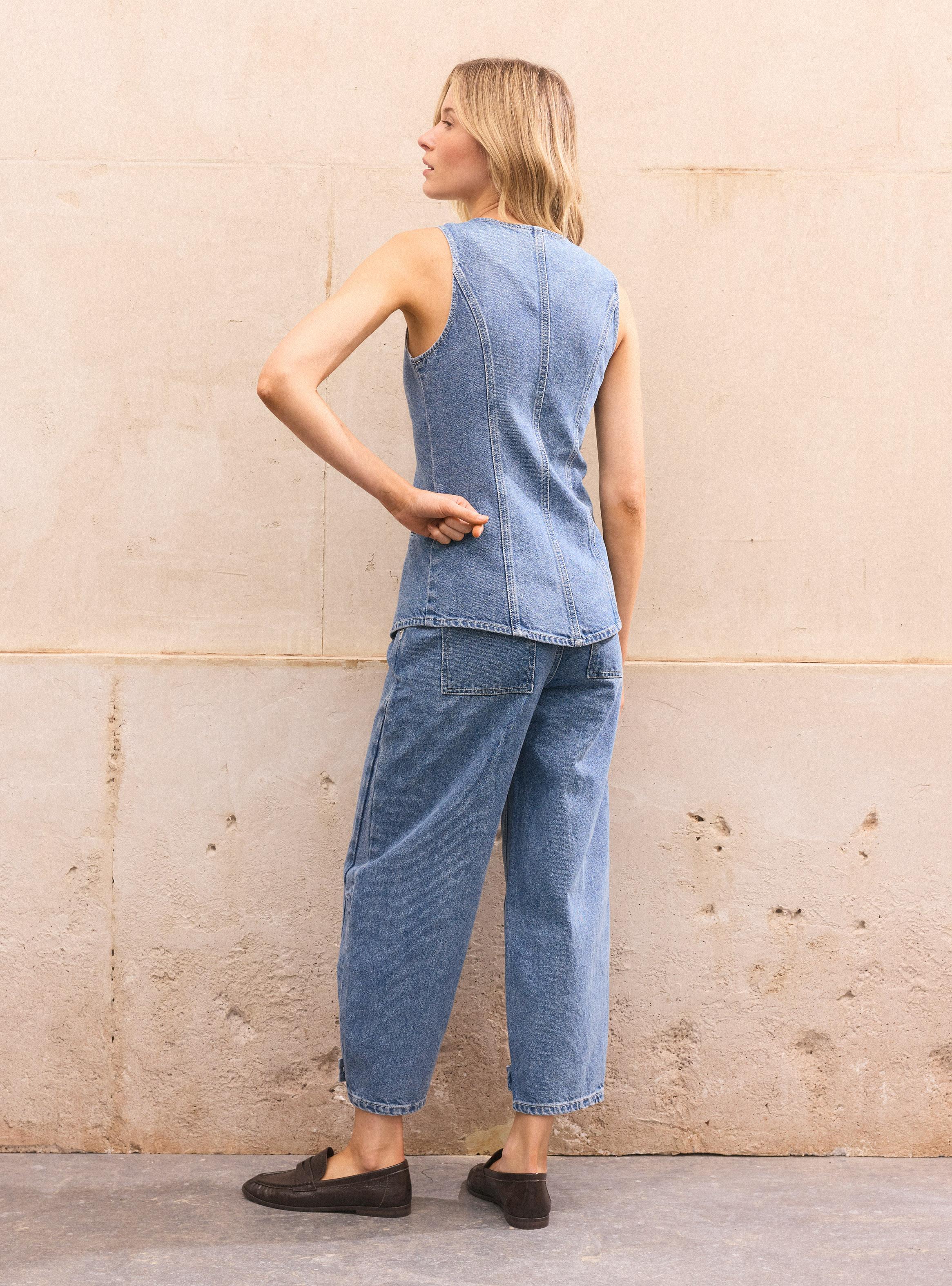 Blusa Tipo Vest sin Mangas Cuello Redondo y Abotonado-5
