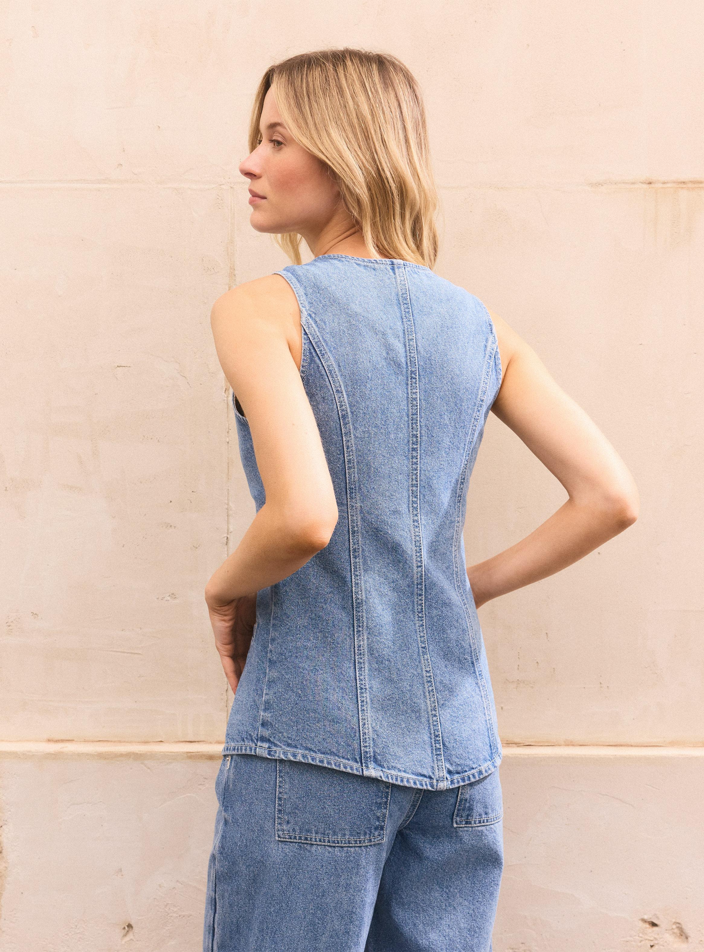 Blusa Tipo Vest sin Mangas Cuello Redondo y Abotonado-1