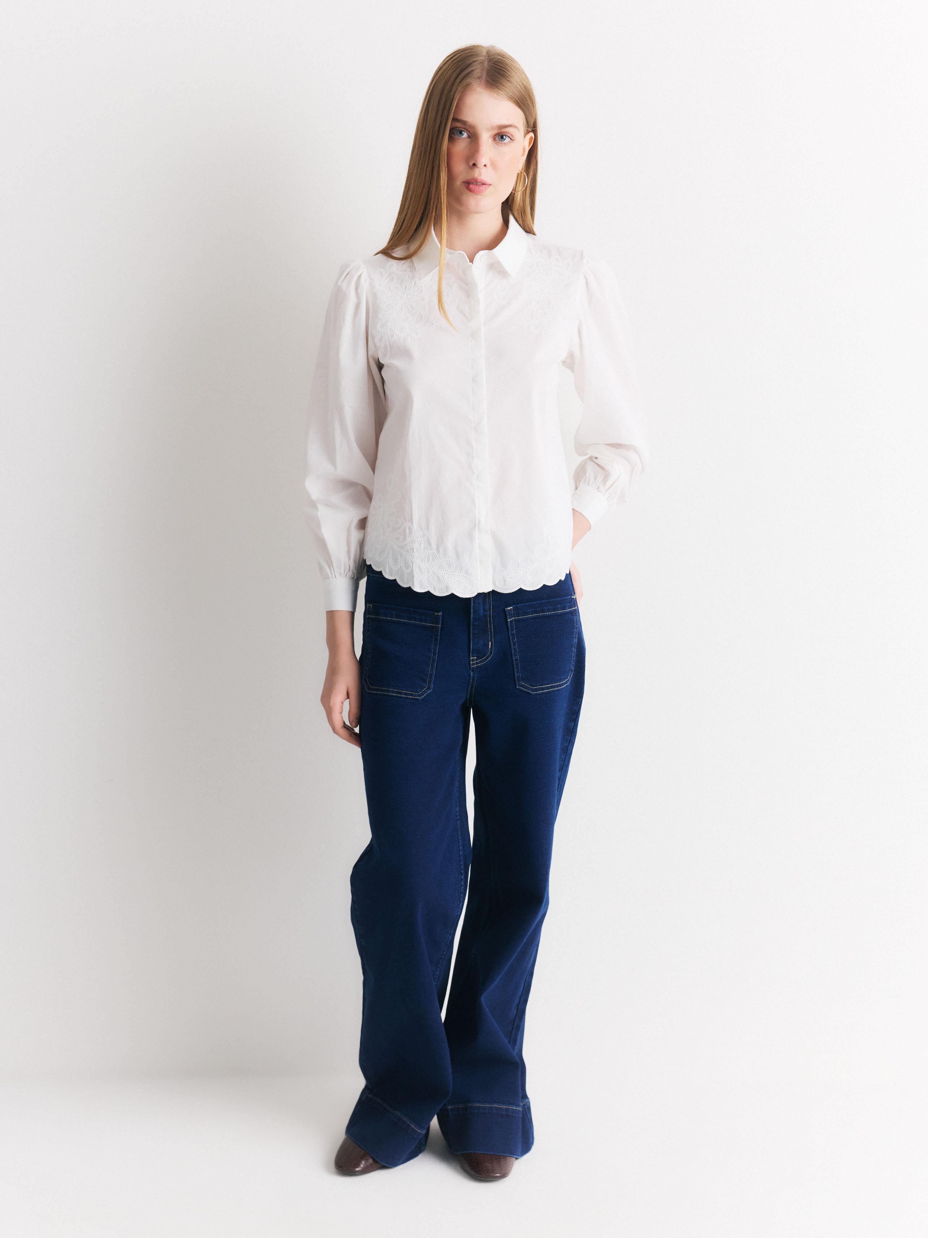 Blusa Cuello Camisero con Bordado y Terminación Curva-4