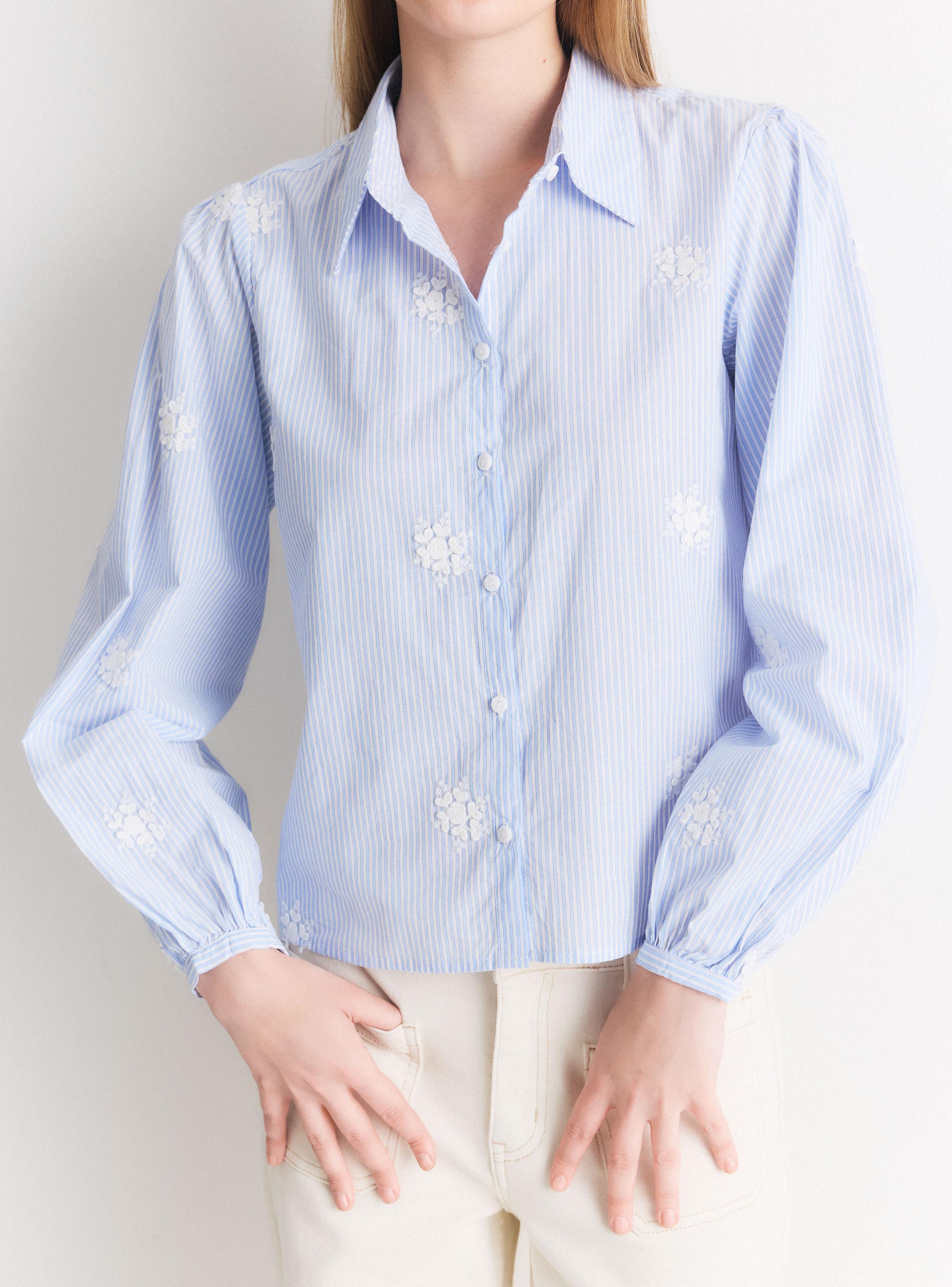 Blusa Rayas Verticales Bordados Florales 3D-3