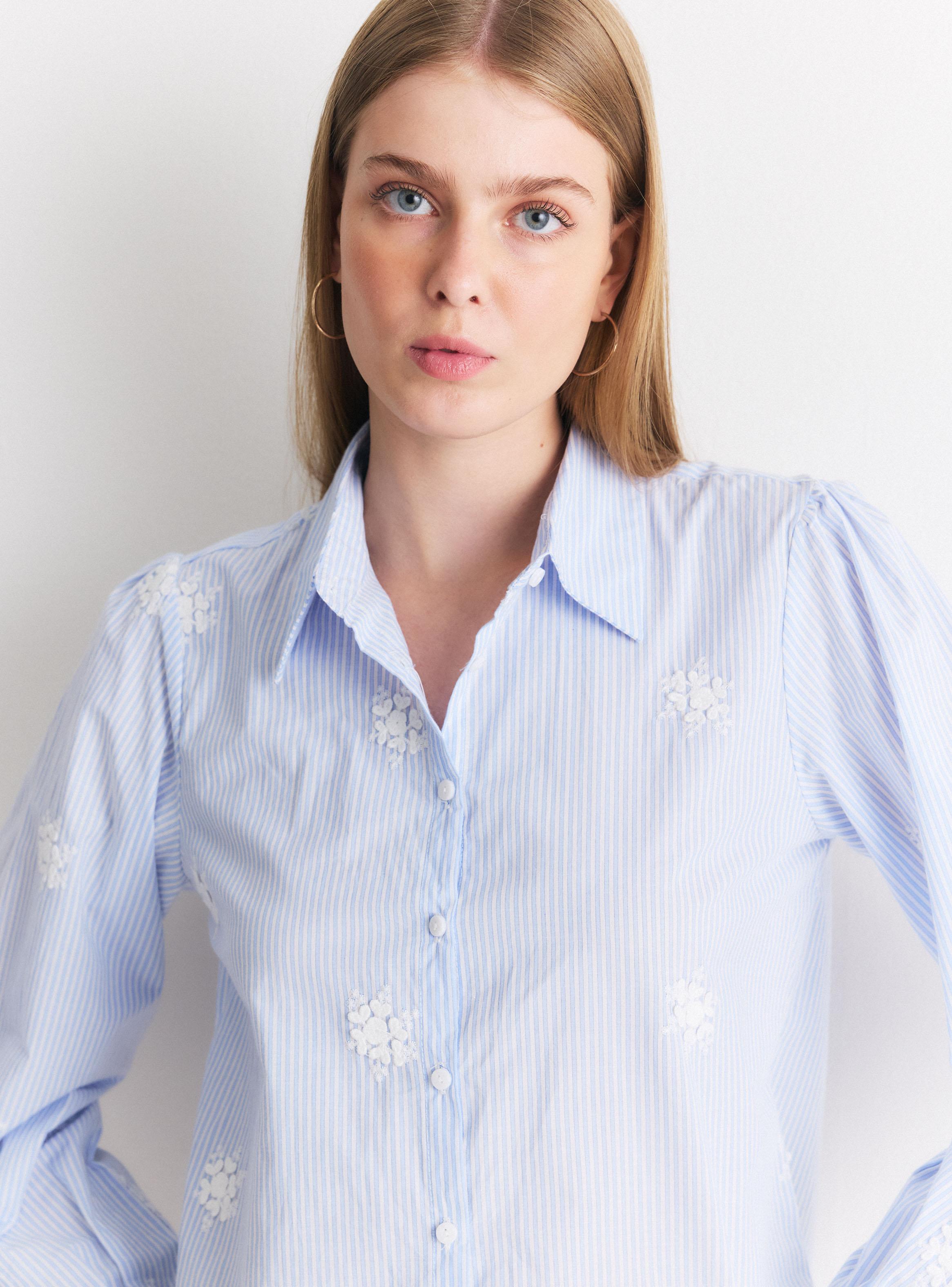 Blusa Rayas Verticales Bordados Florales 3D-2