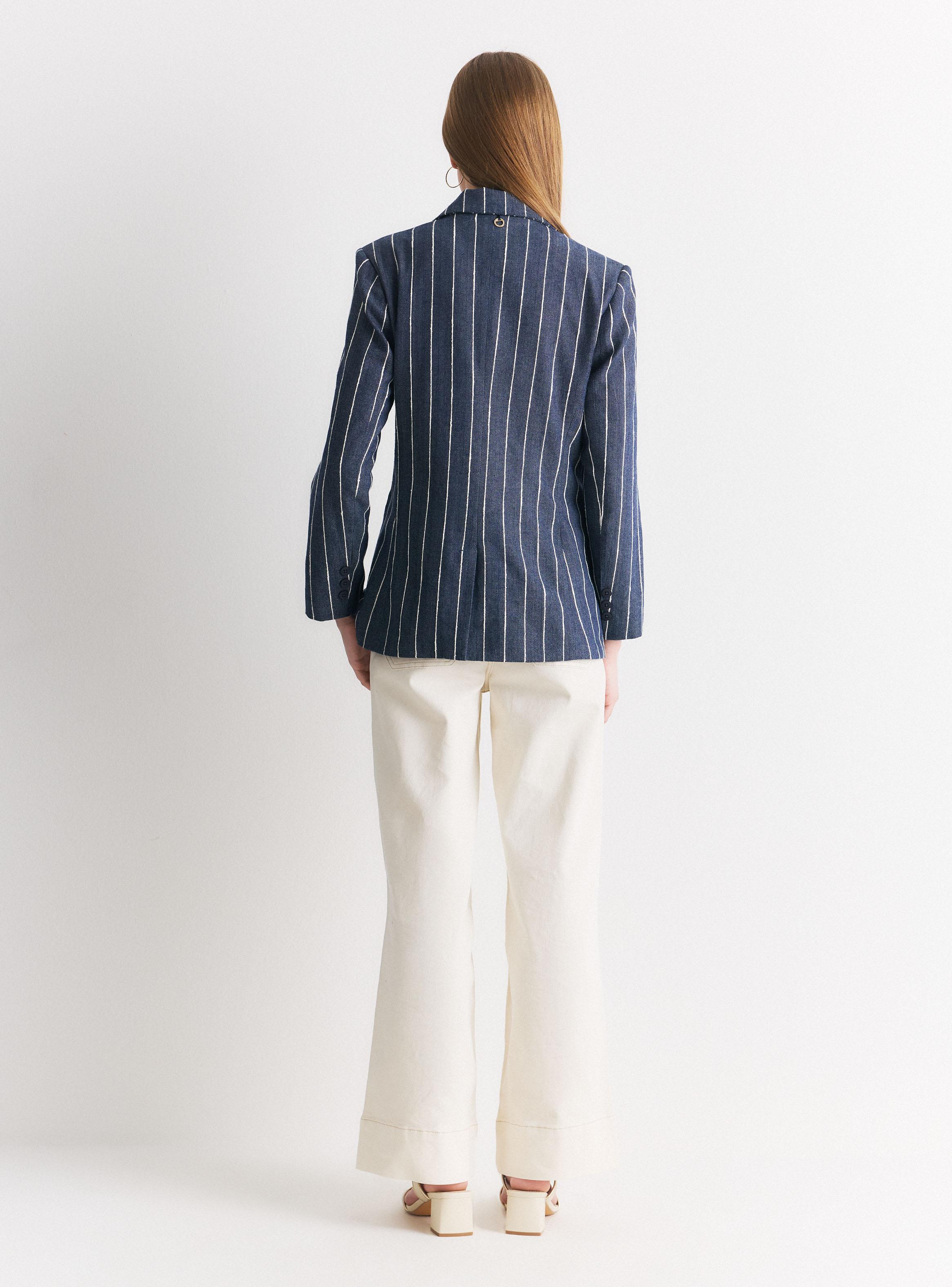Blazer Regular Fit Rayas Blancas con Textura y Botón Cruzado-5