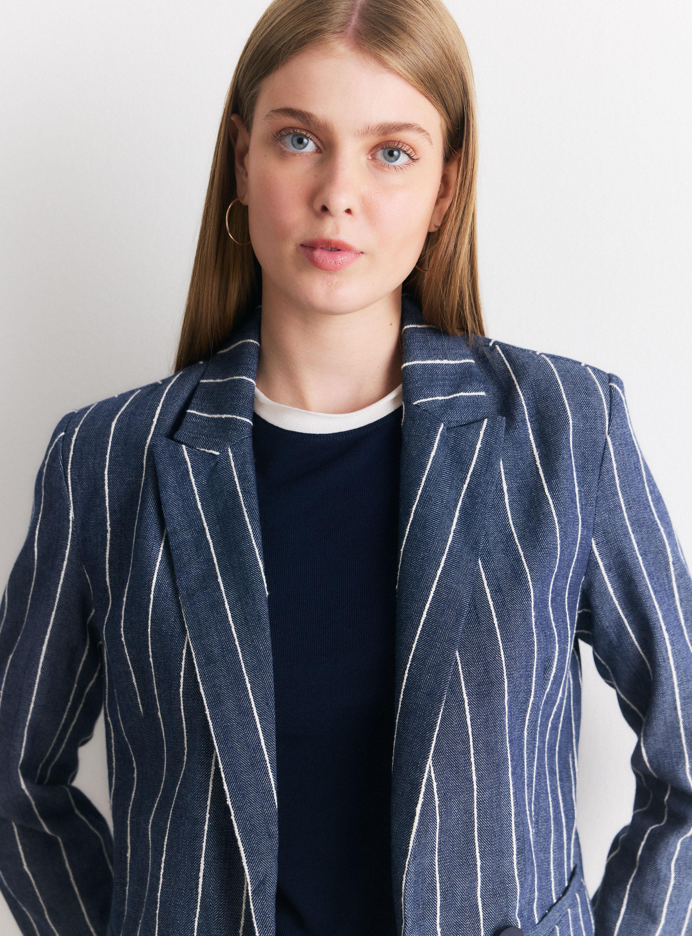 Blazer Regular Fit Rayas Blancas con Textura y Botón Cruzado-2