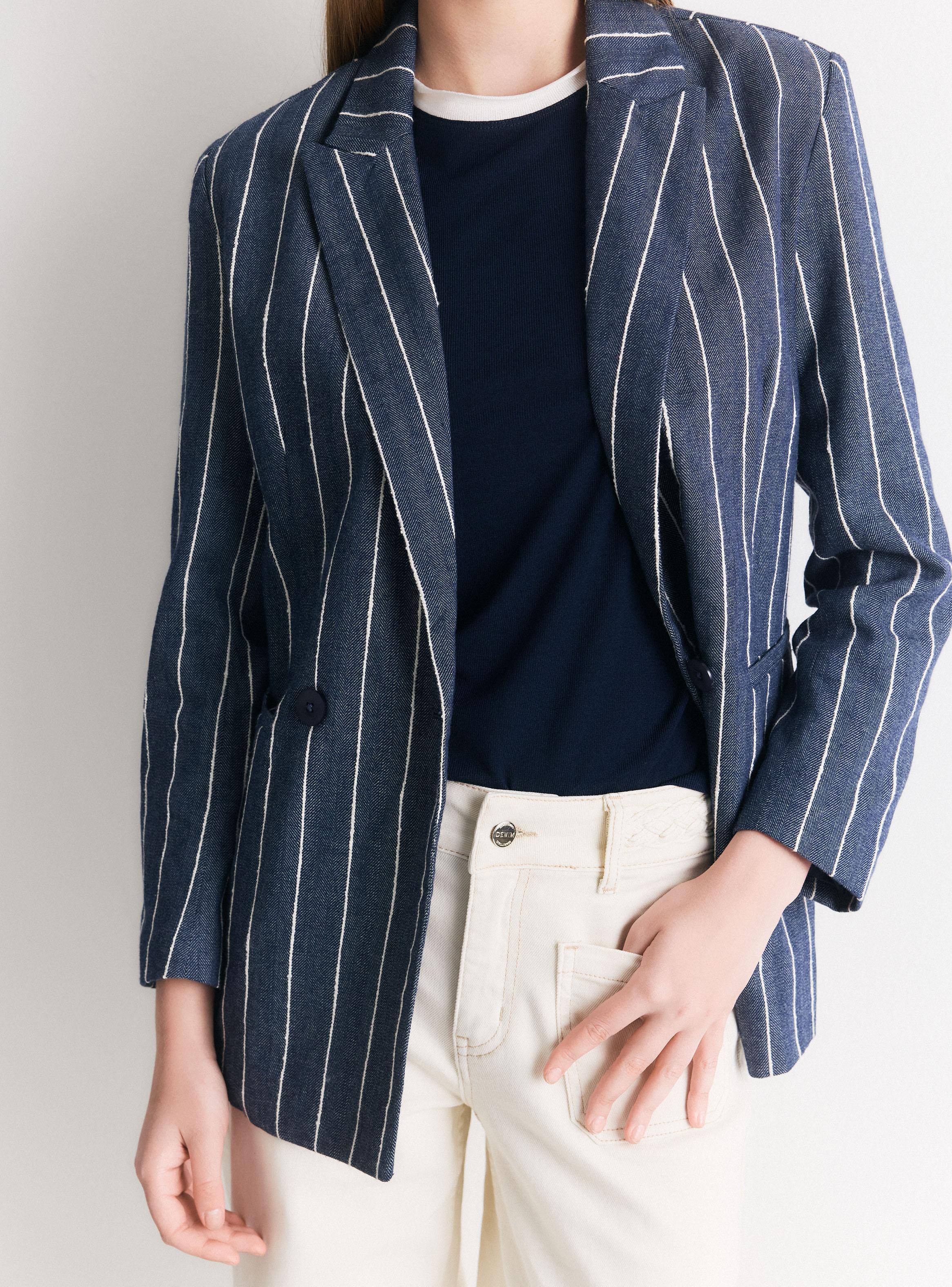 Blazer Regular Fit Rayas Blancas con Textura y Botón Cruzado-3