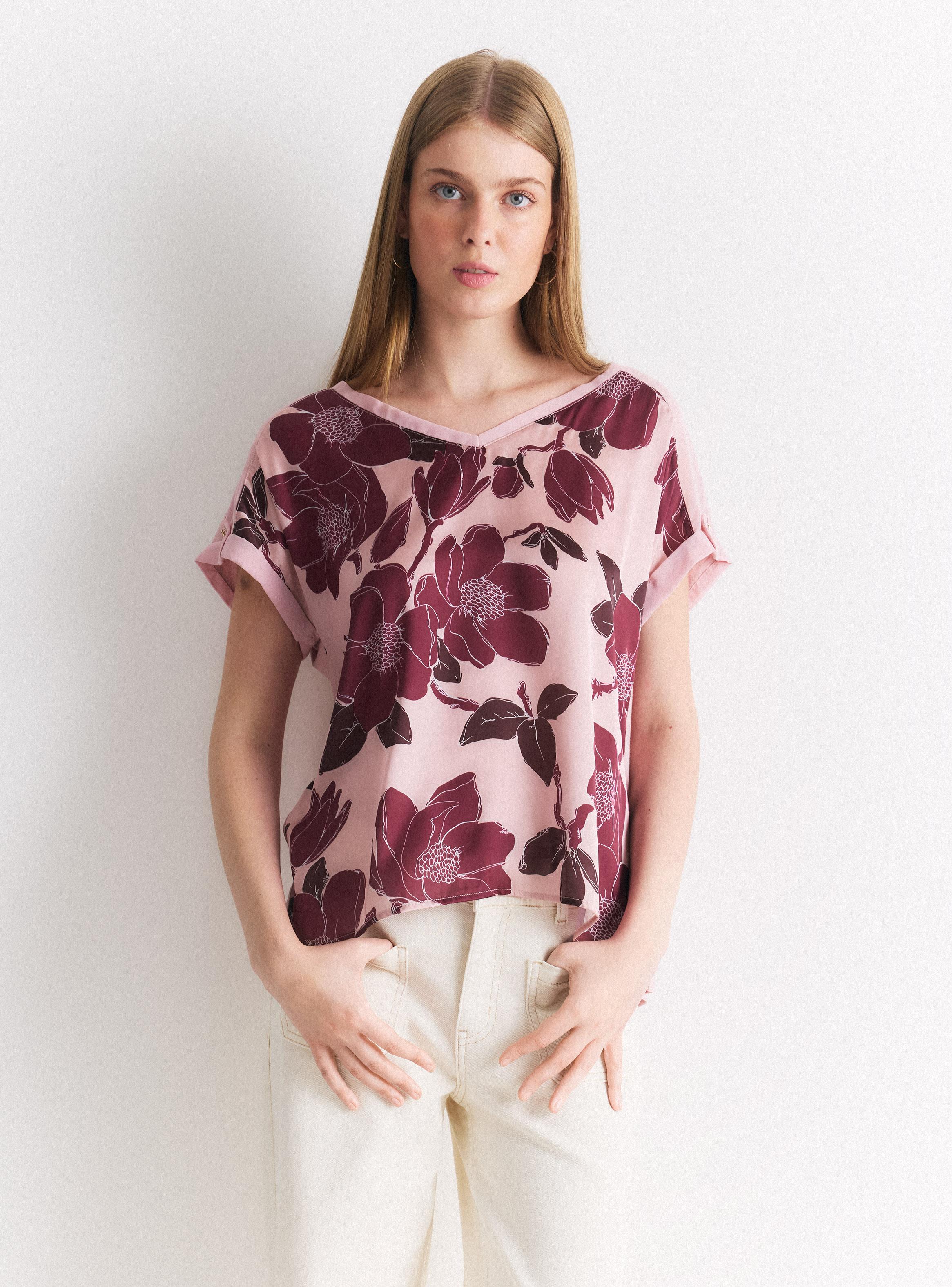 Polera Mezcla de Telas Cuello V Manga Corta y Dobladillo-0