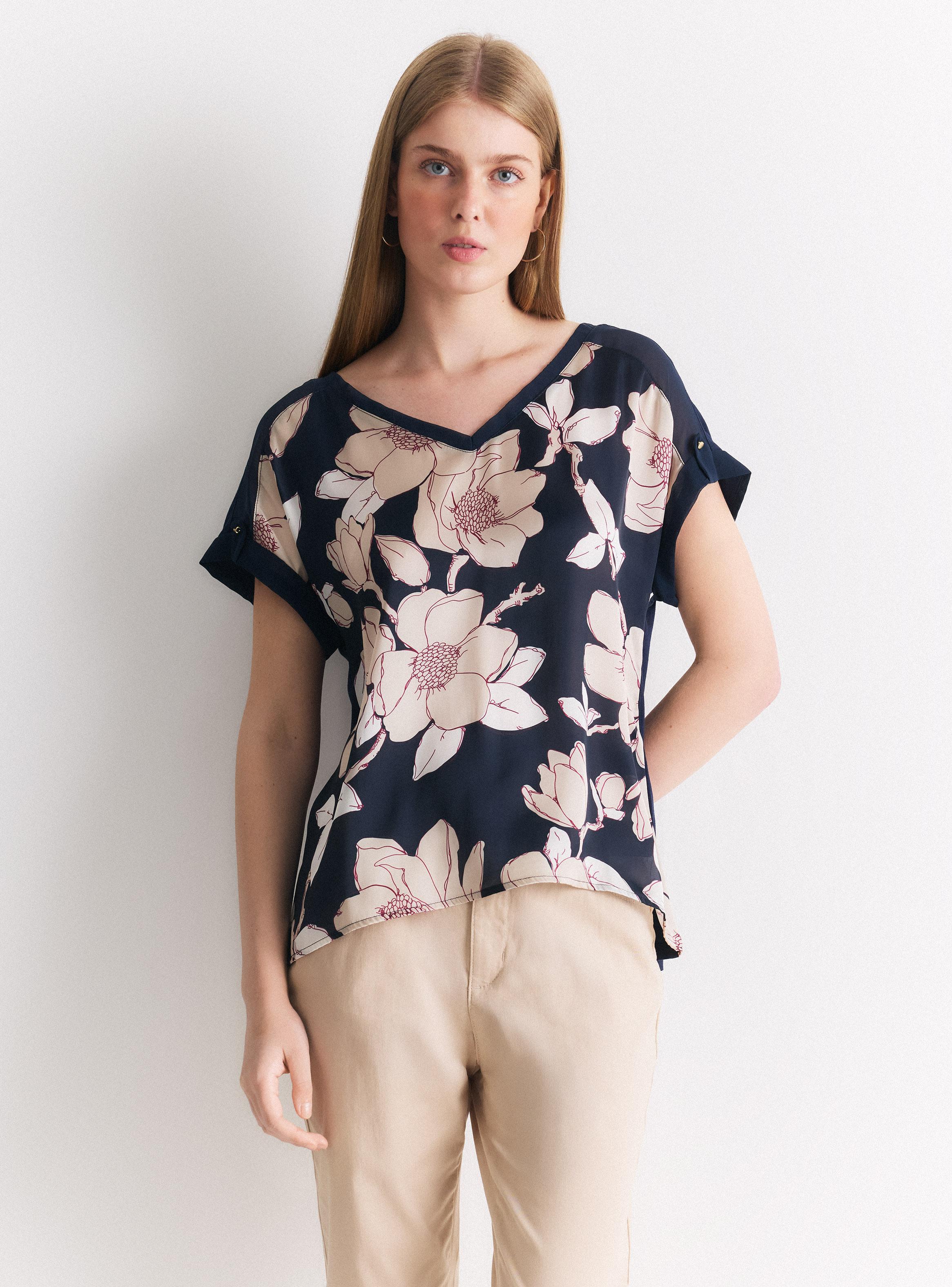 Polera Mezcla de Telas Cuello V Manga Corta y Dobladillo-0