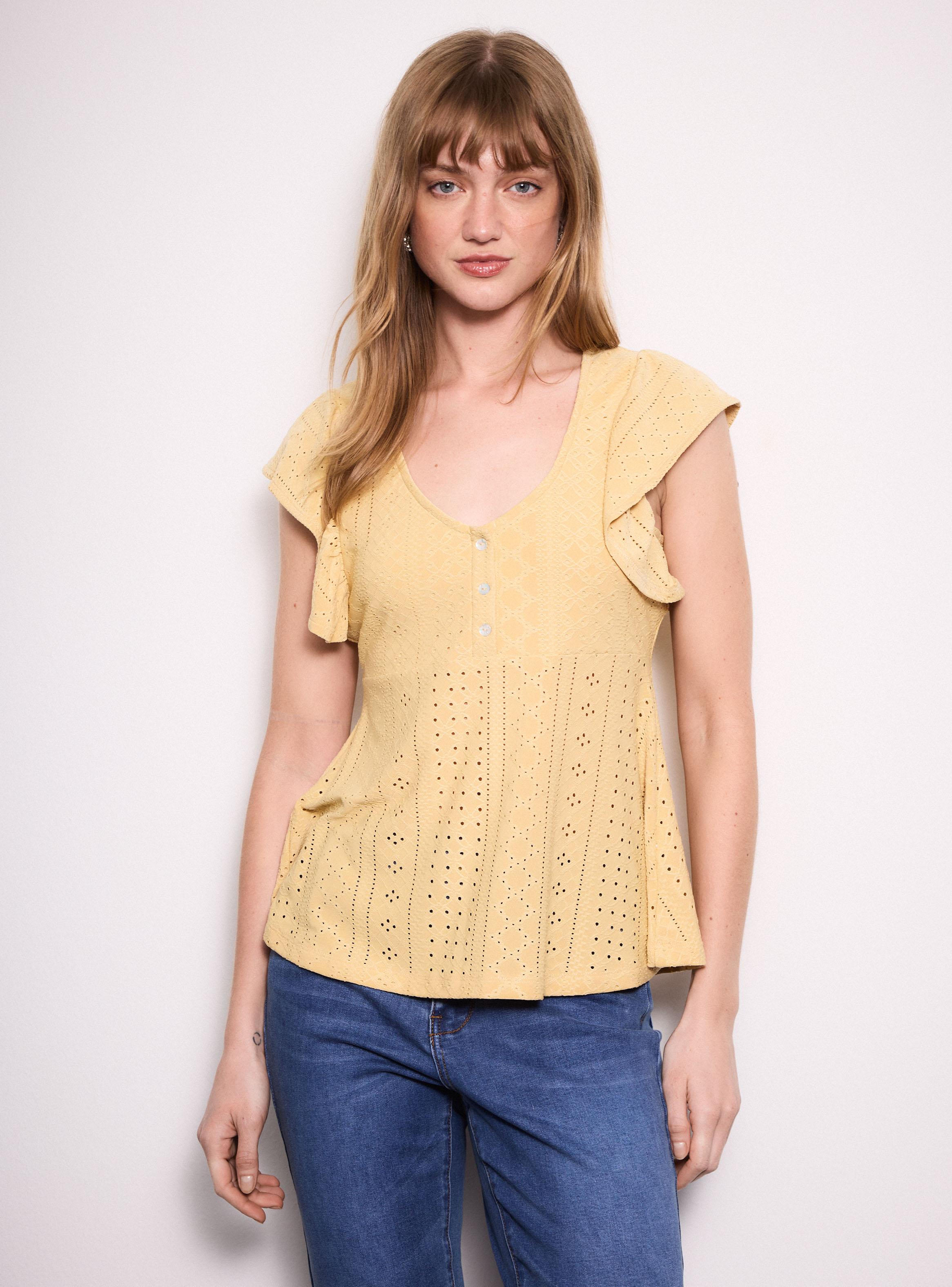 Polera Cuello V Abotonado y Volados-0
