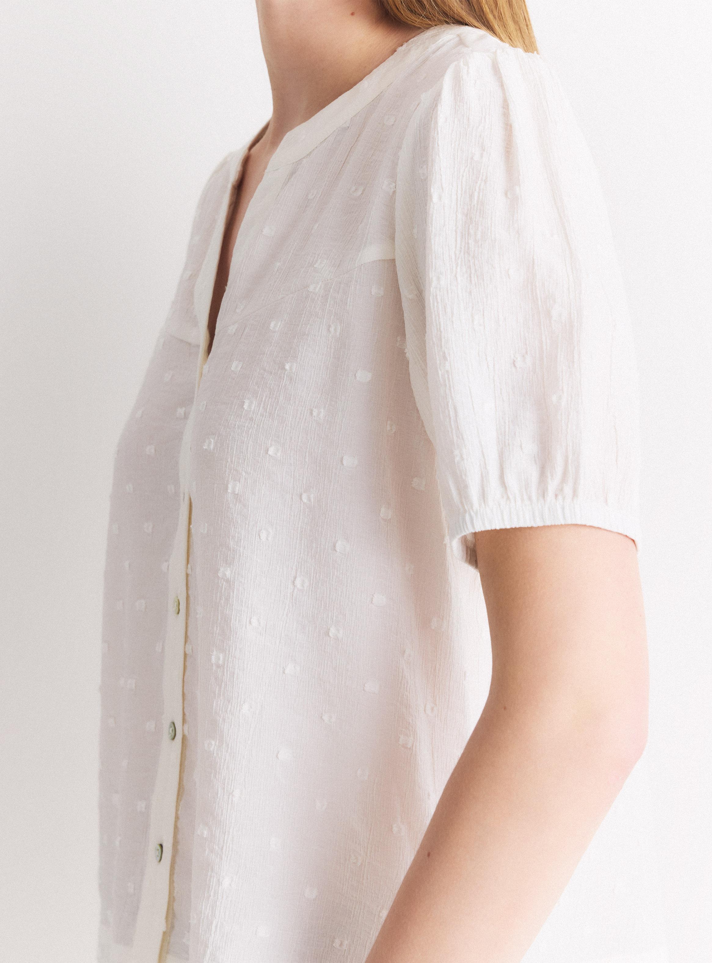 Blusa Cuello V Texturizada con Botones y Mangas Abullonadas-3
