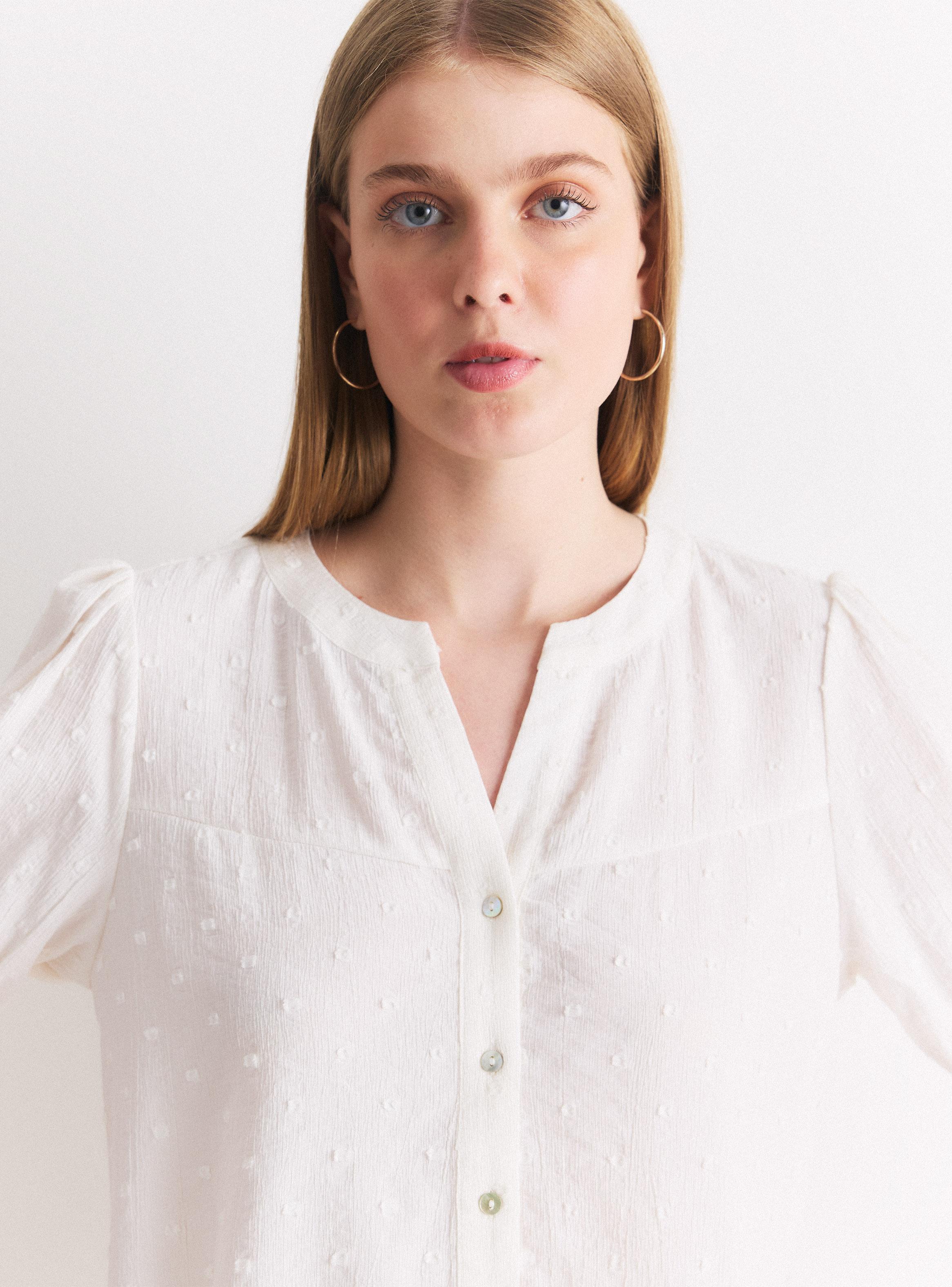 Blusa Cuello V Texturizada con Botones y Mangas Abullonadas-2