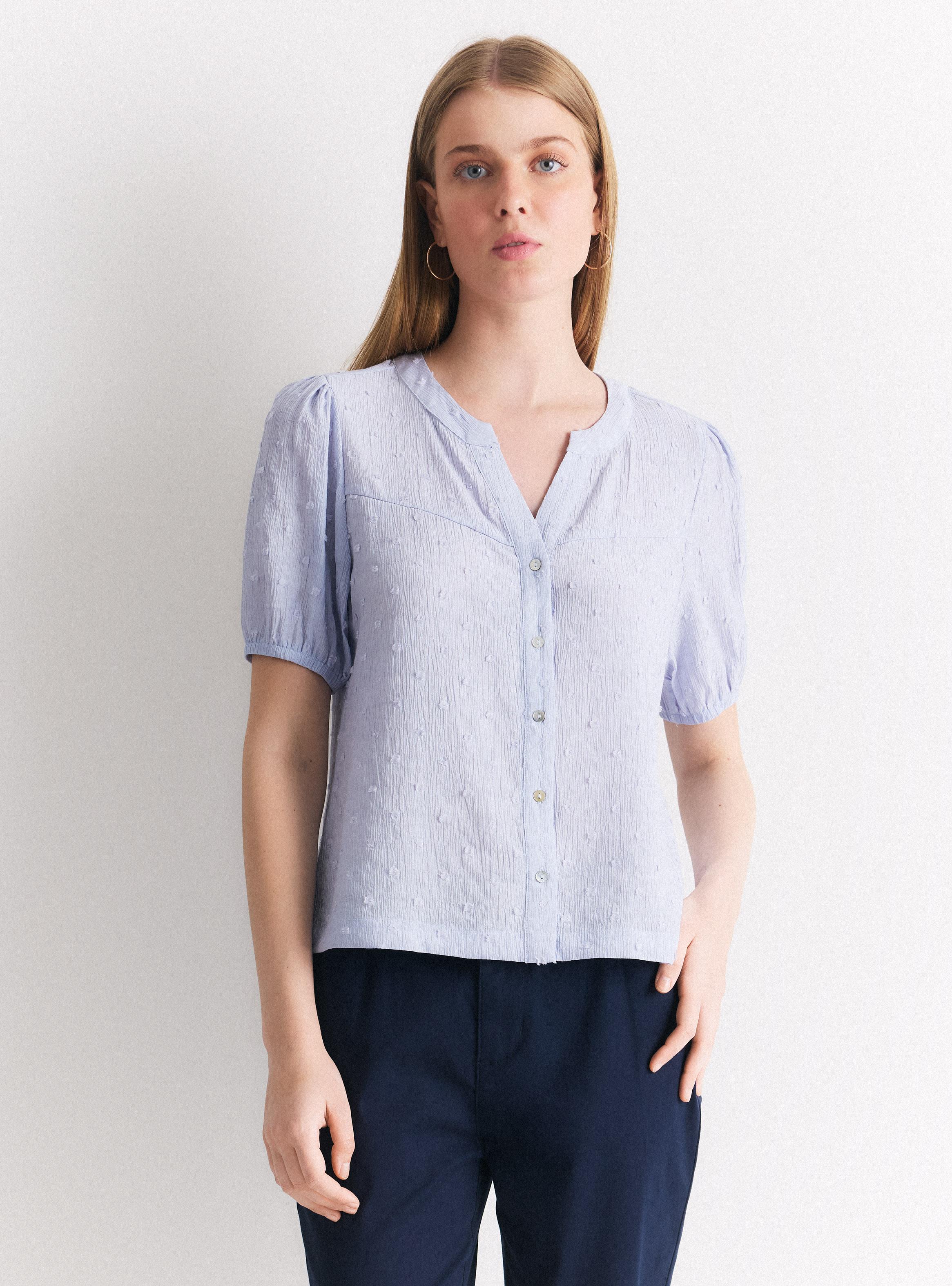 Blusa Cuello V Texturizada con Botones y Mangas Abullonadas-0