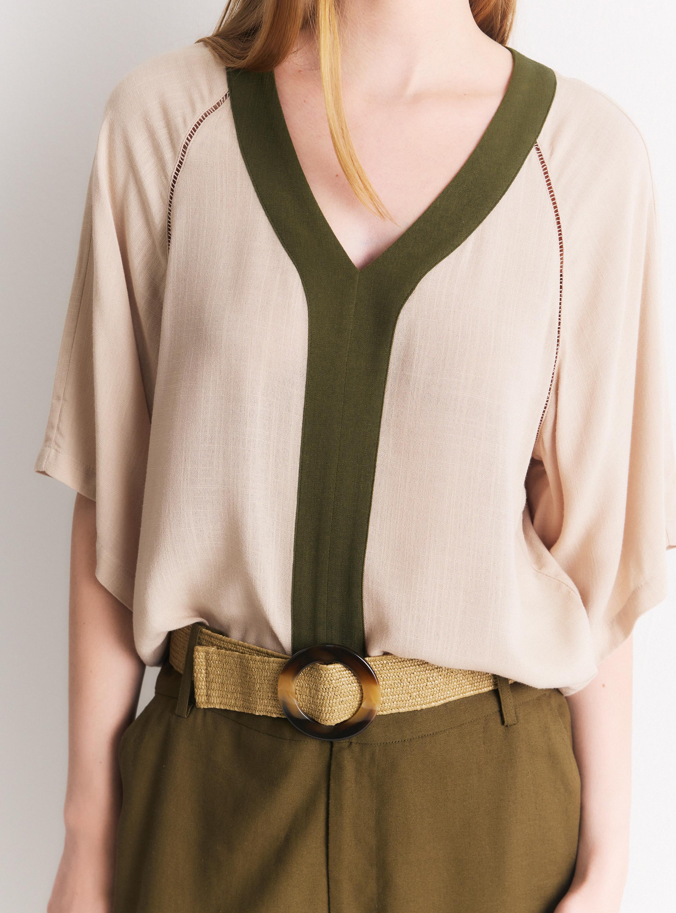 Blusa Estampado Tropical Cuello V Contrastado-3