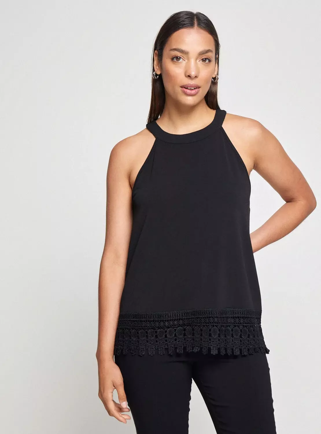 Polera Halter Y Macramé En Basta-0