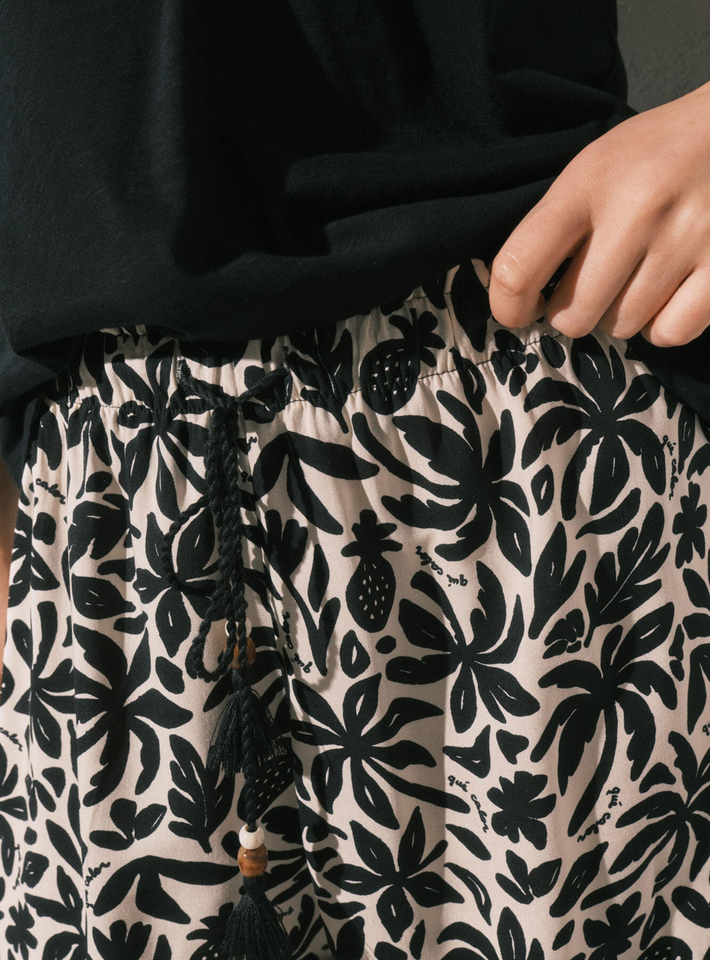 Pantalón Corto Estampado Negro-3