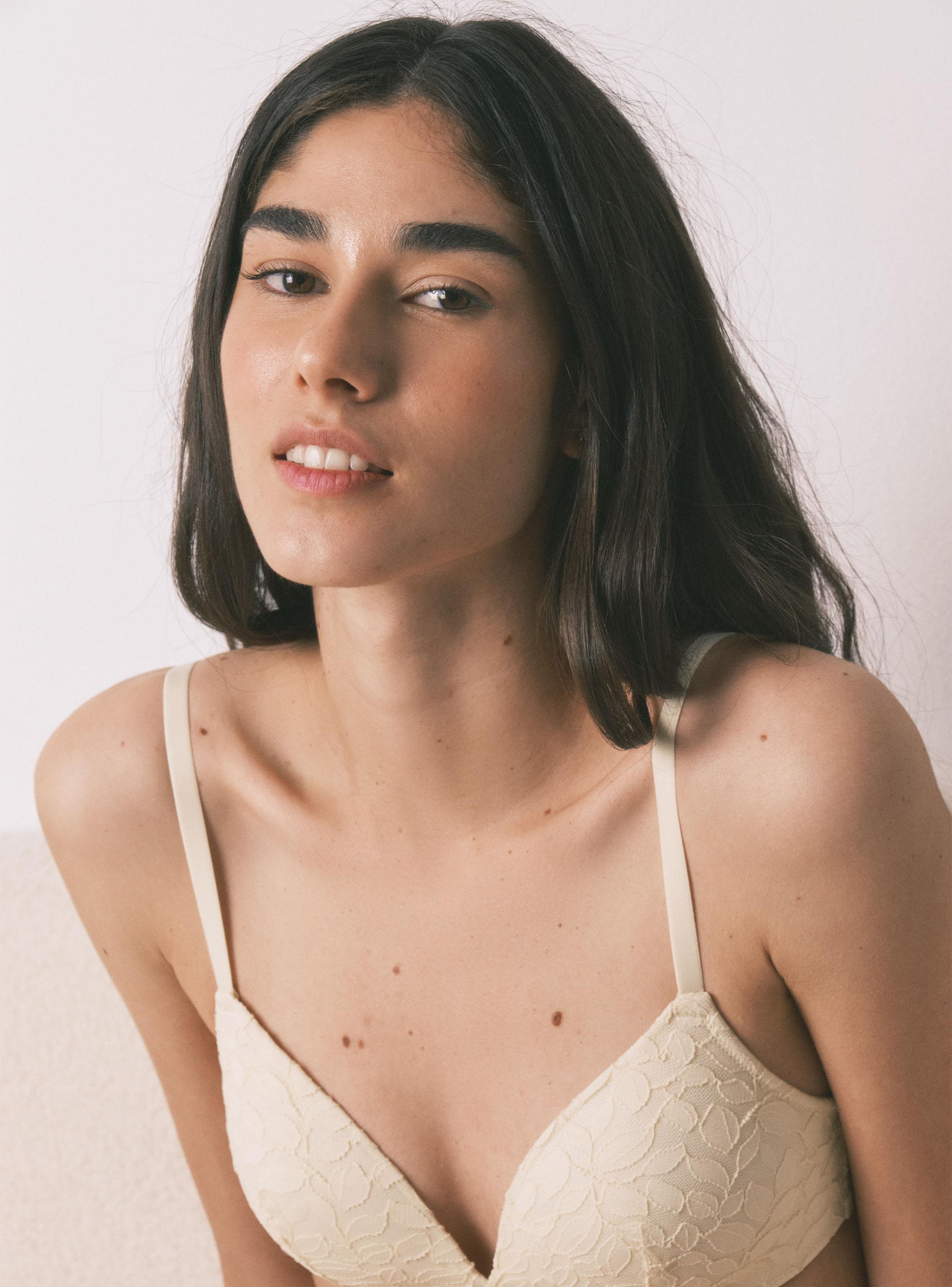 Sostén Triangular Charming Relleno Encaje Beige-2