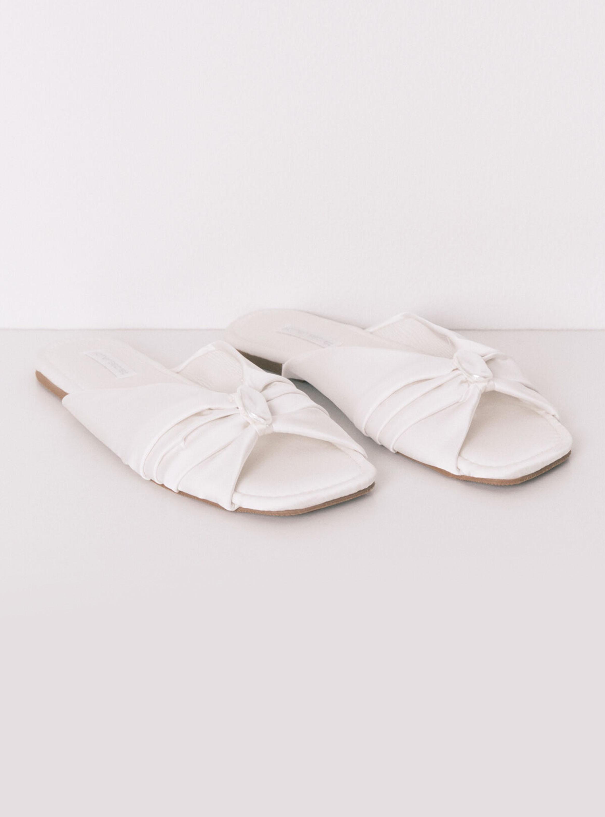 Pantuflas Casa Satén Blancas-2
