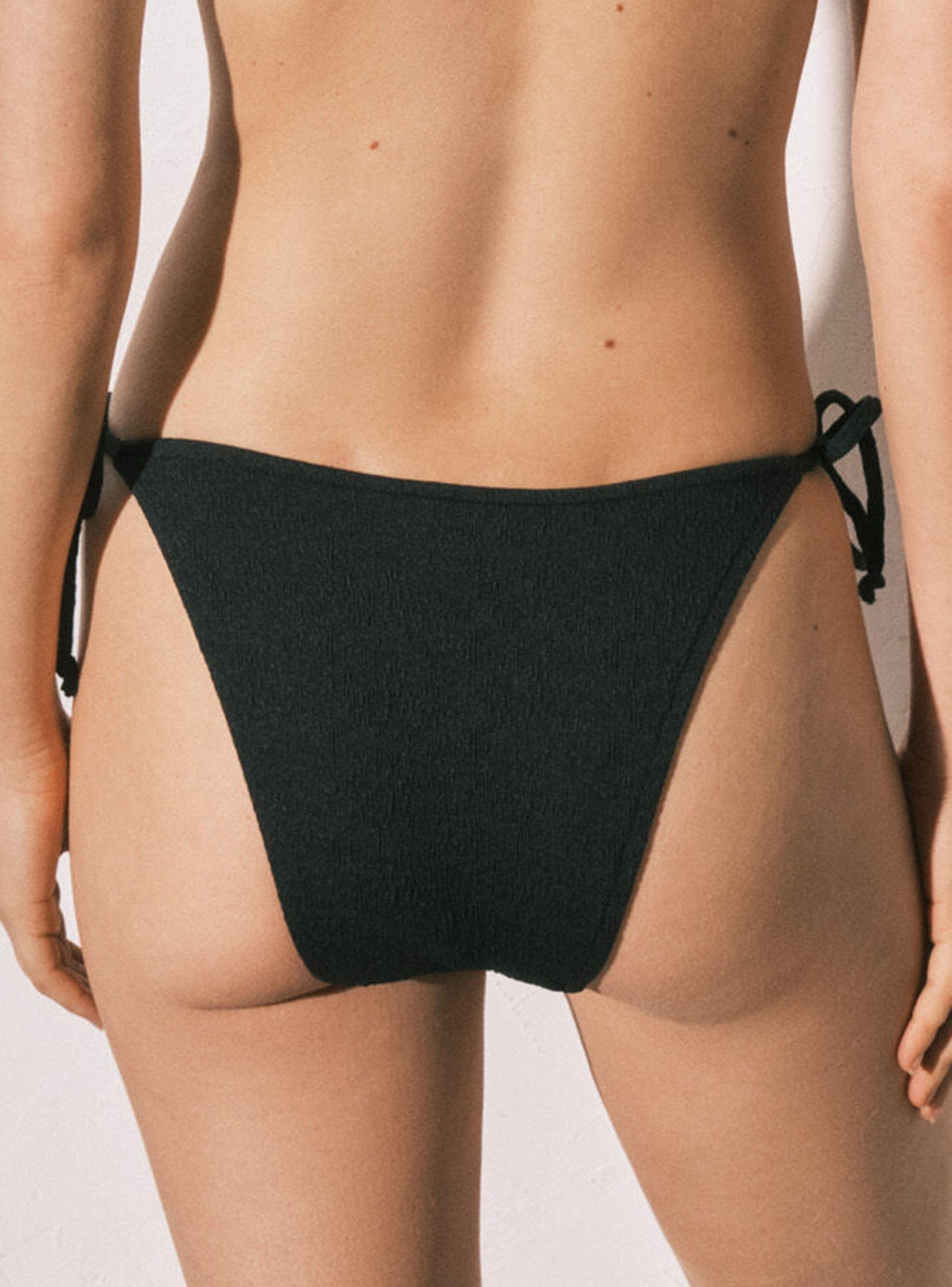 Calzón Bikini Tiras Estampado Flor Negro-1