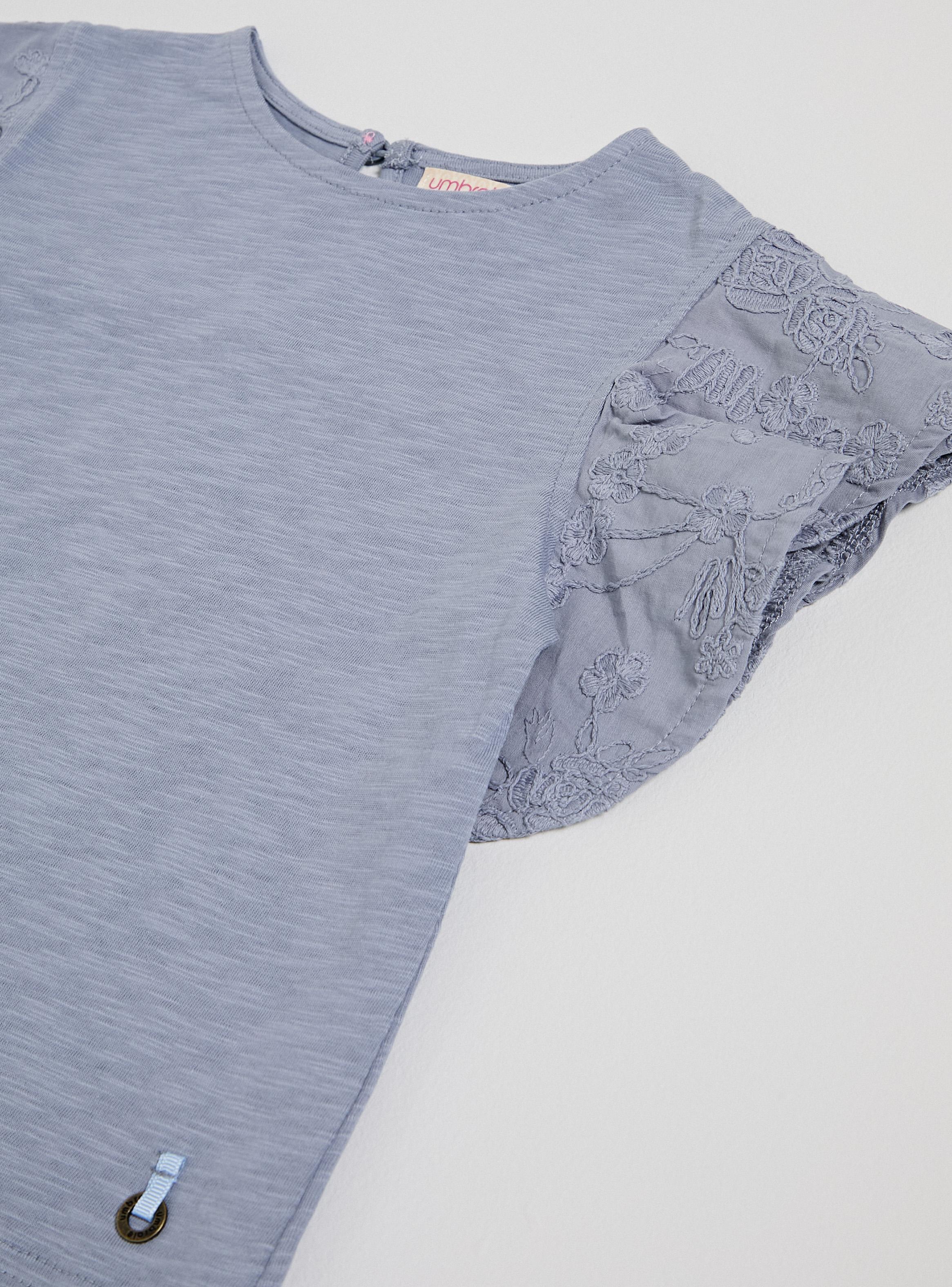 Polera Tela Elasticada Textura con Mangas Bordadas-3