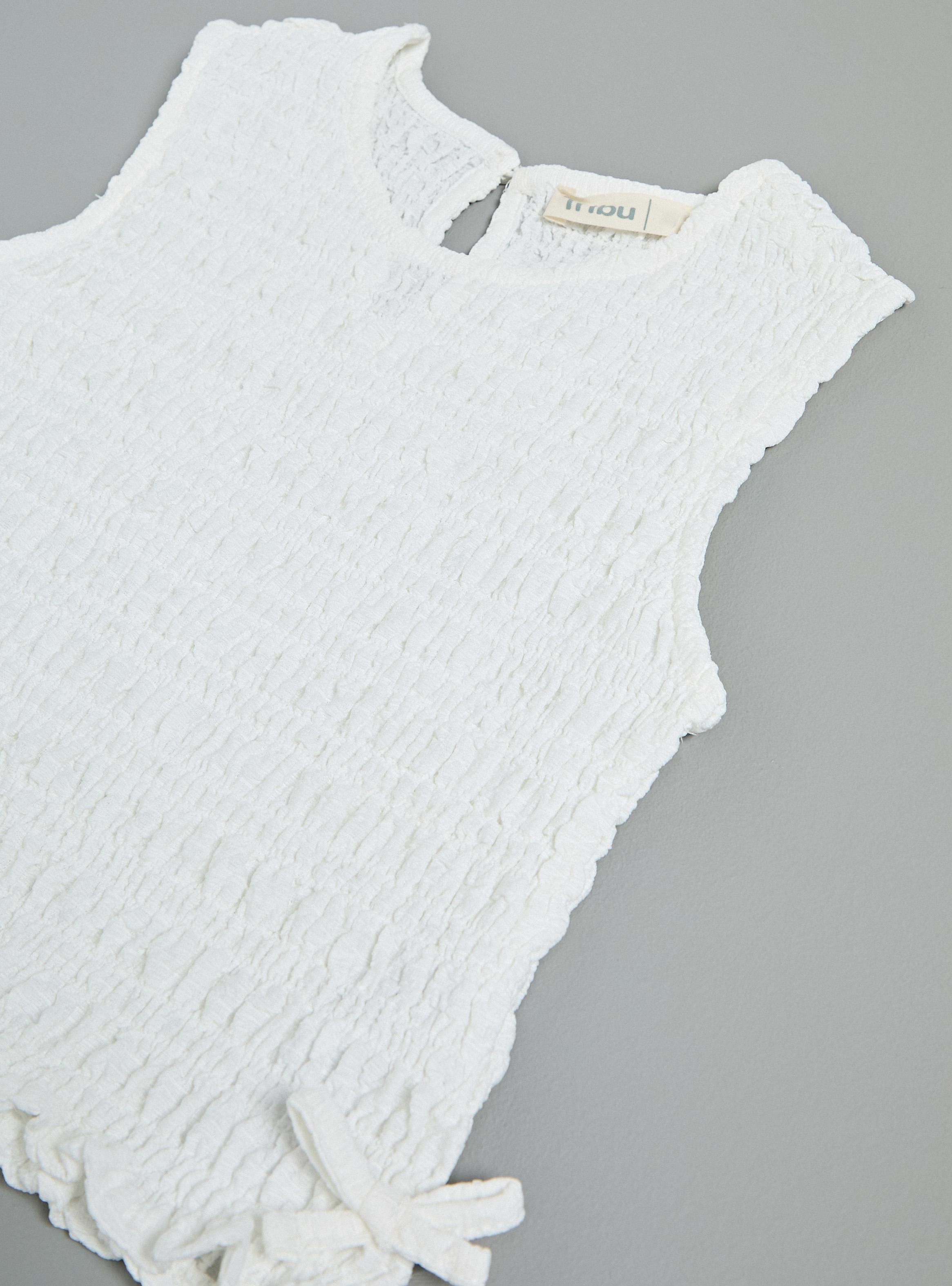 Polera Tela Texturada Detalles Lazos Laterales-3
