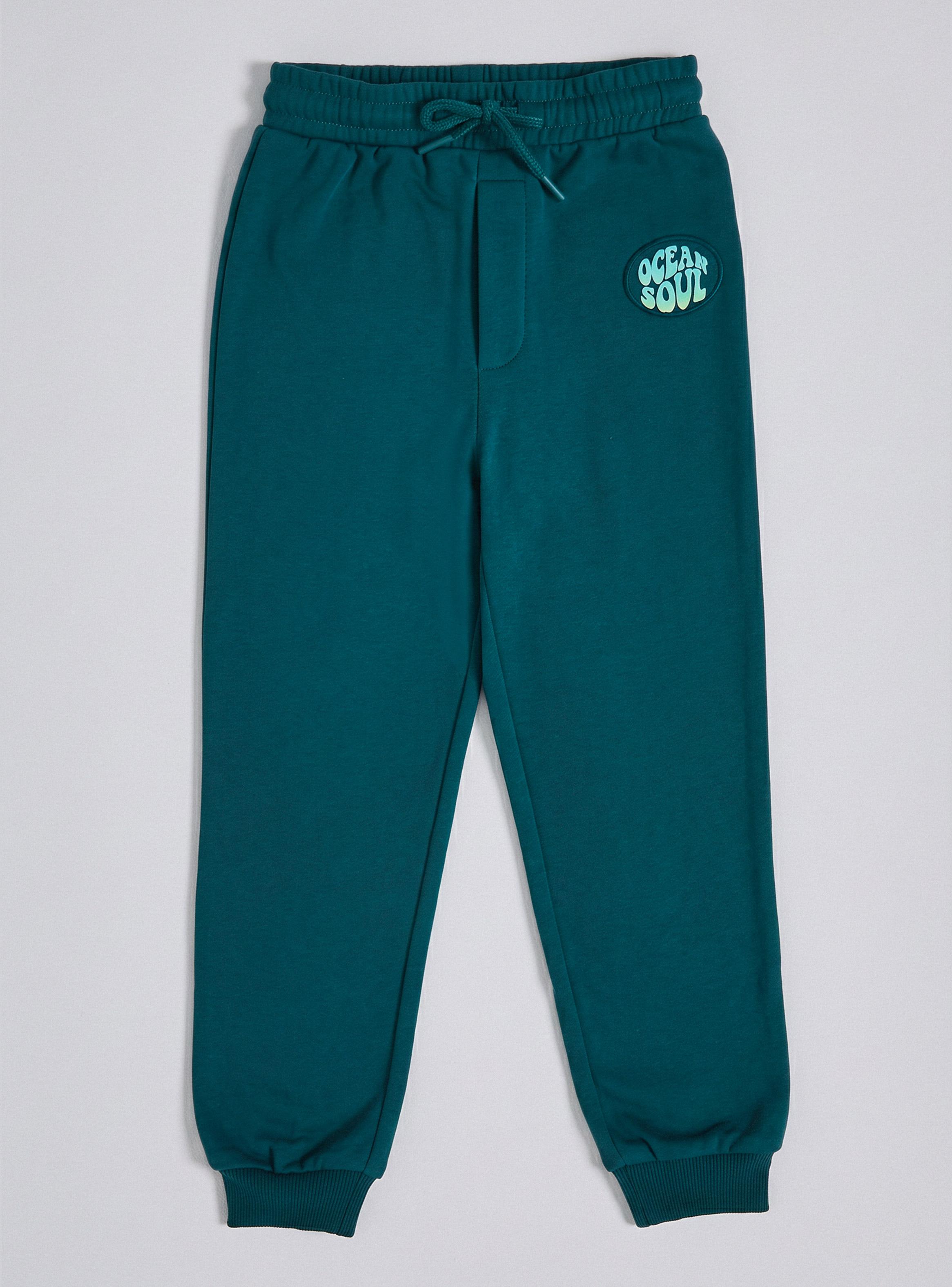 Pantalón Garment Dye con Aplicación Ocean-1