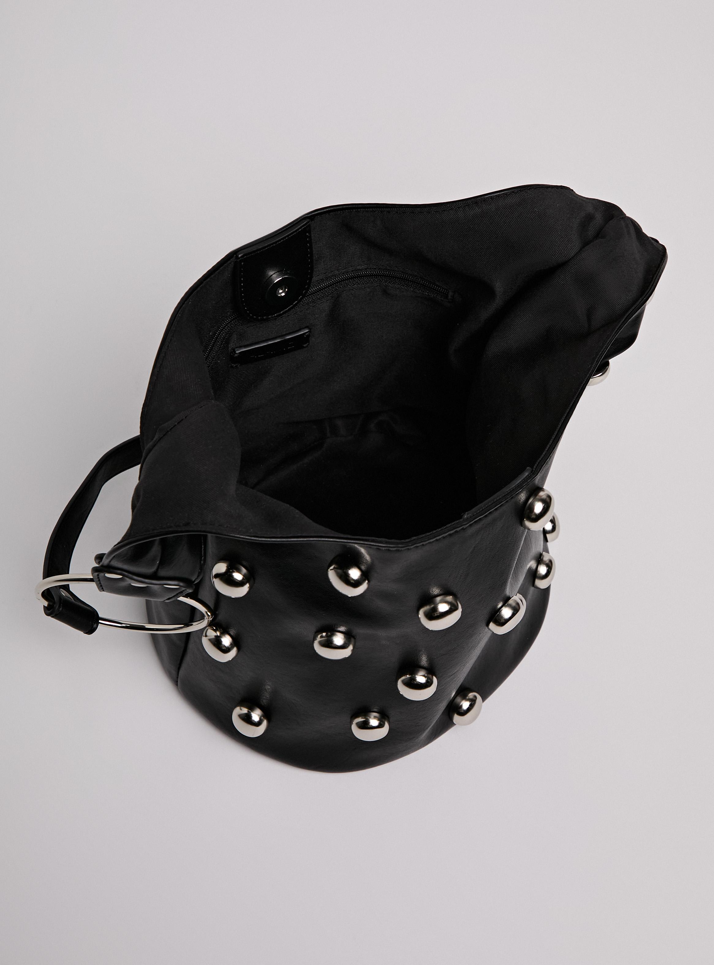 Cartera de Hombro con Tachas y Argollas Metálicas-3