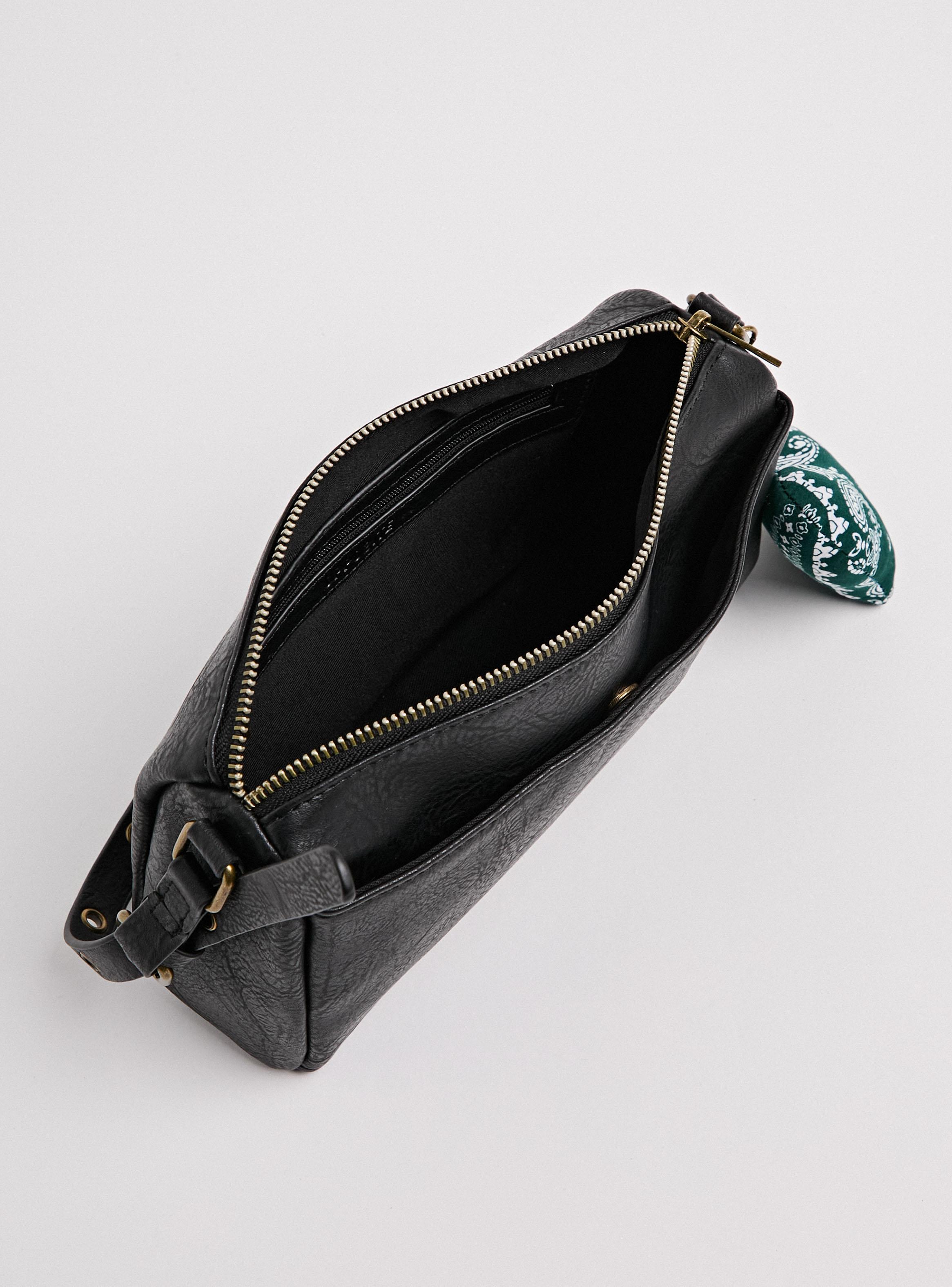 Cartera de Hombro con Colgante Corazón-4