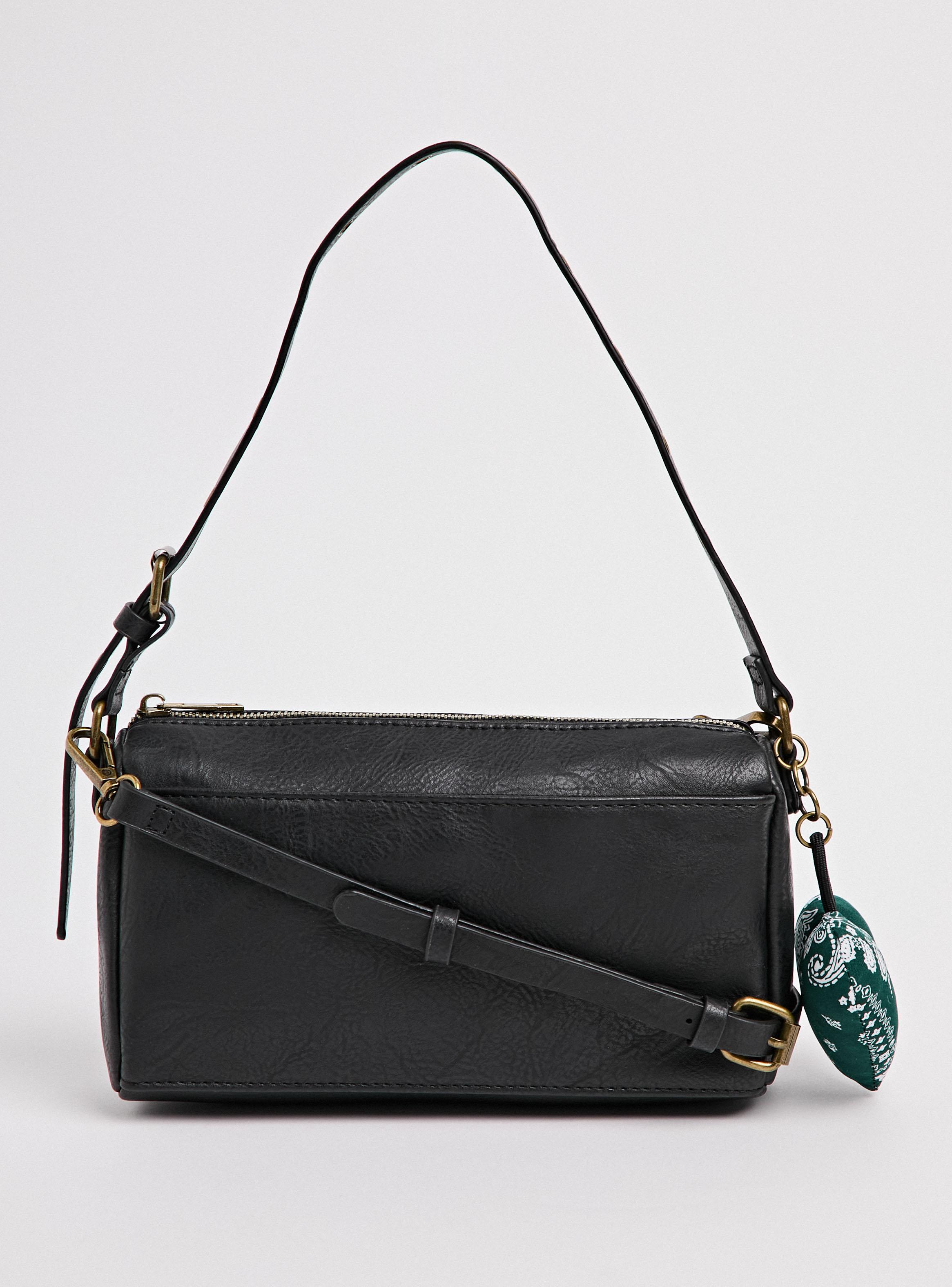 Cartera de Hombro con Colgante Corazón-1