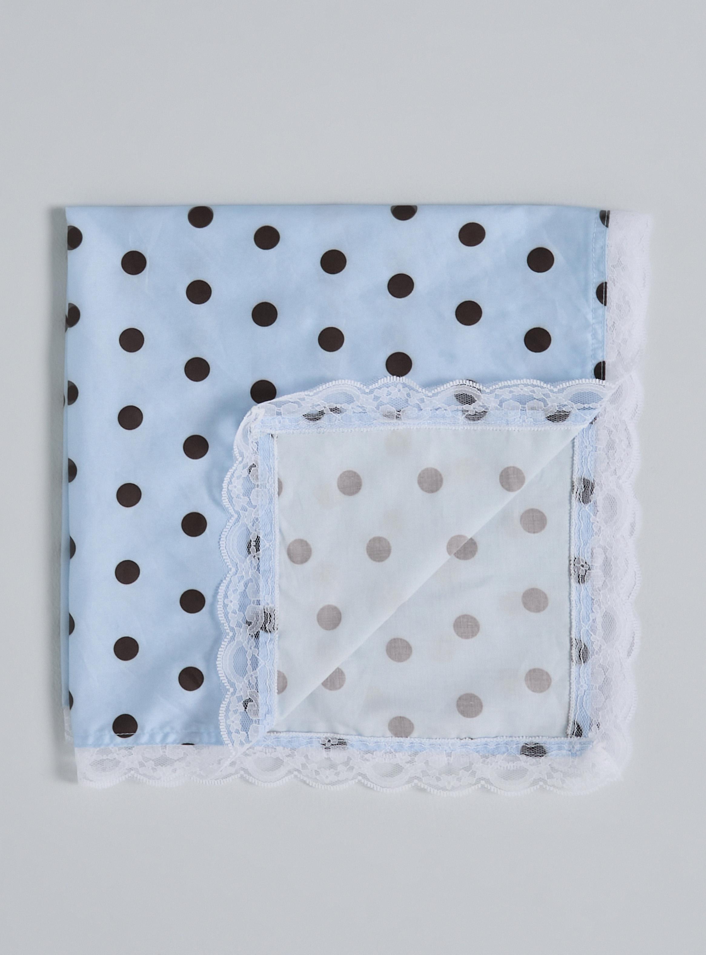 Pañuelo con Diseño y Terminación de Encaje-3