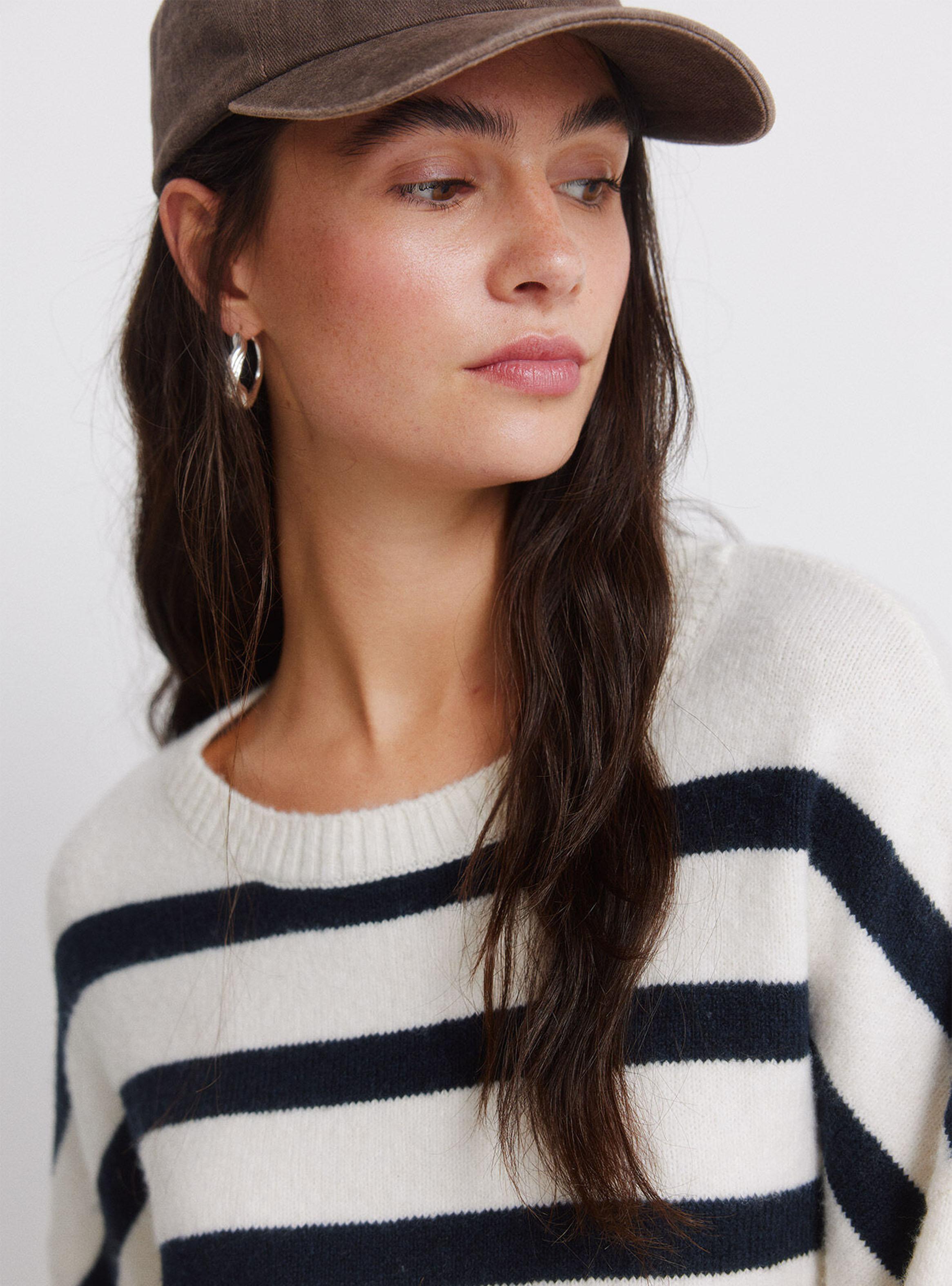 Sweater con Hombro Caído-3