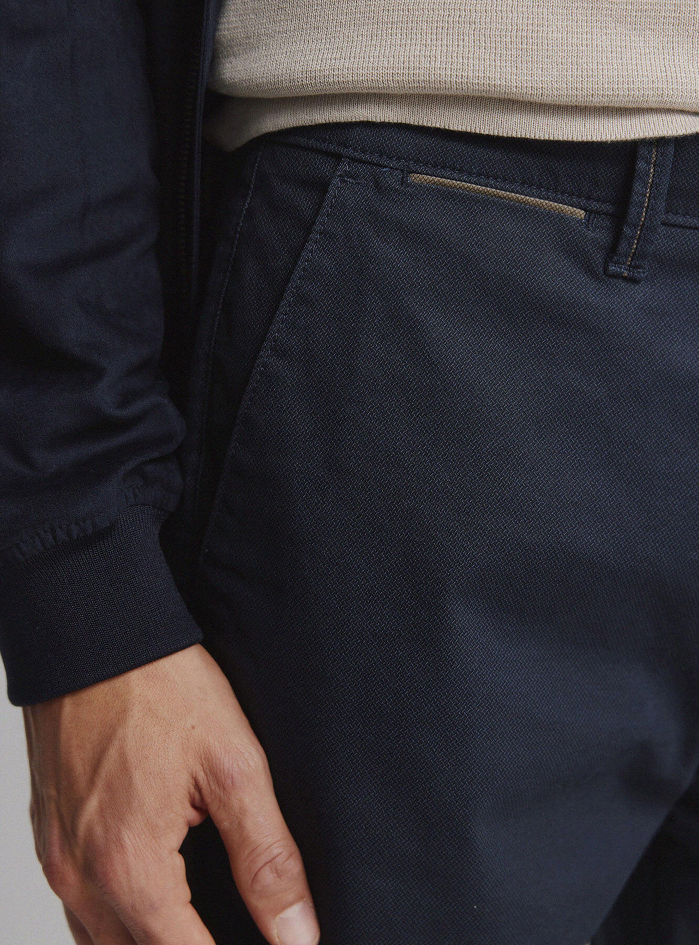 Pantalón Chino Microestampado Slim Fit-3