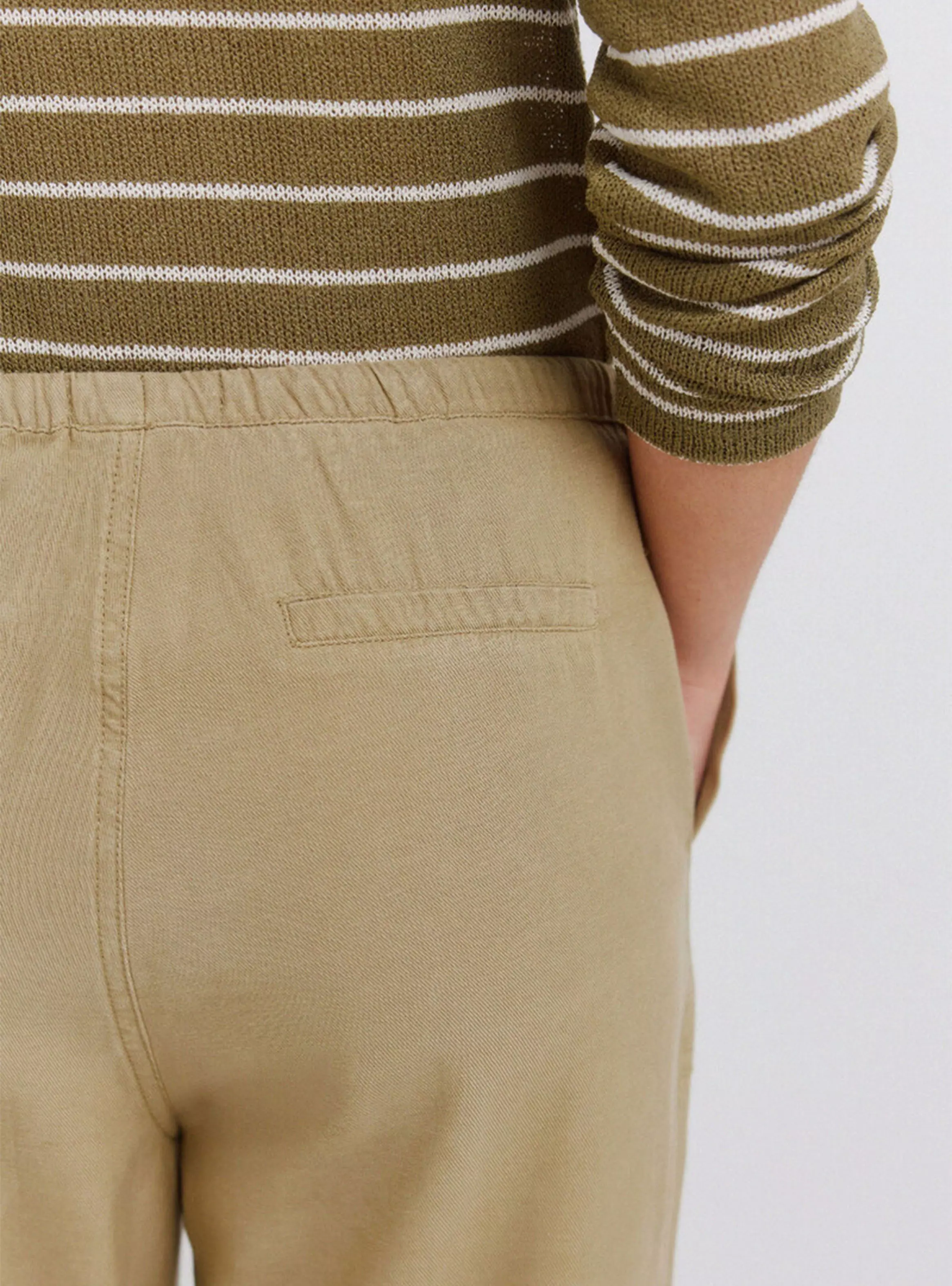 Pantalón Modelo Jogger Tiro Medio-3