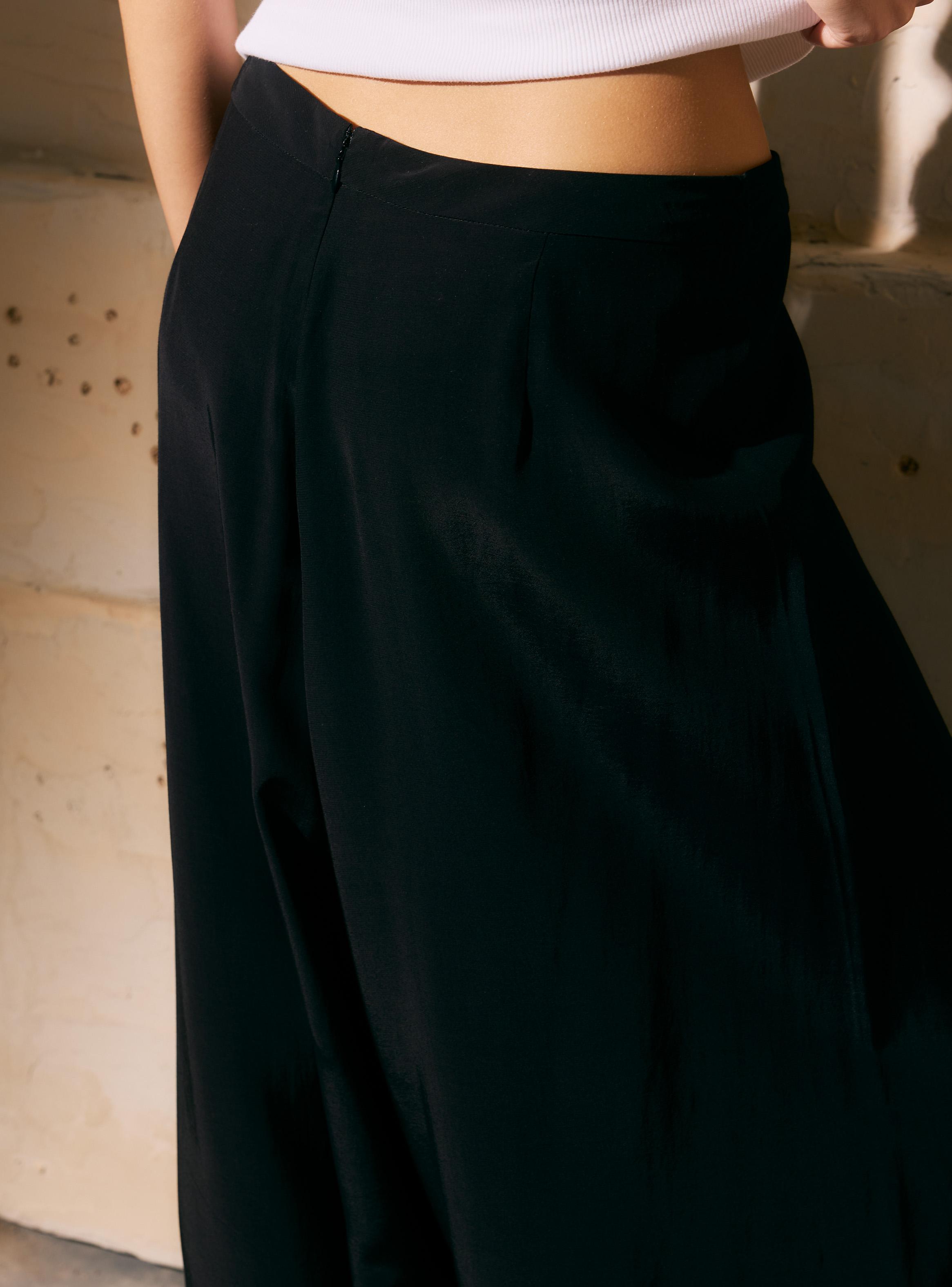 Pantalón Tipo Harem en Tela Fluida-3
