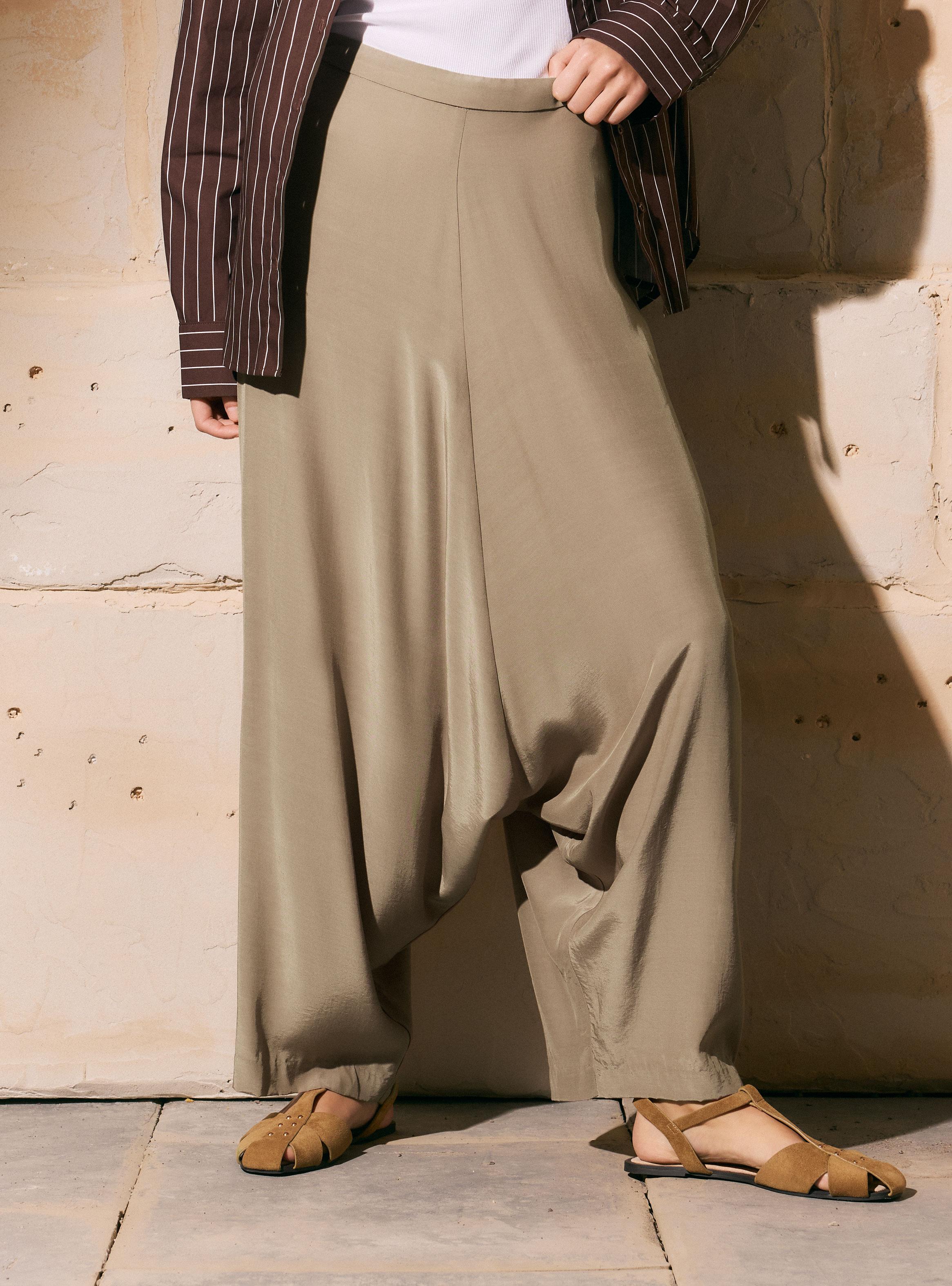 Pantalón Tipo Harem en Tela Fluida-0