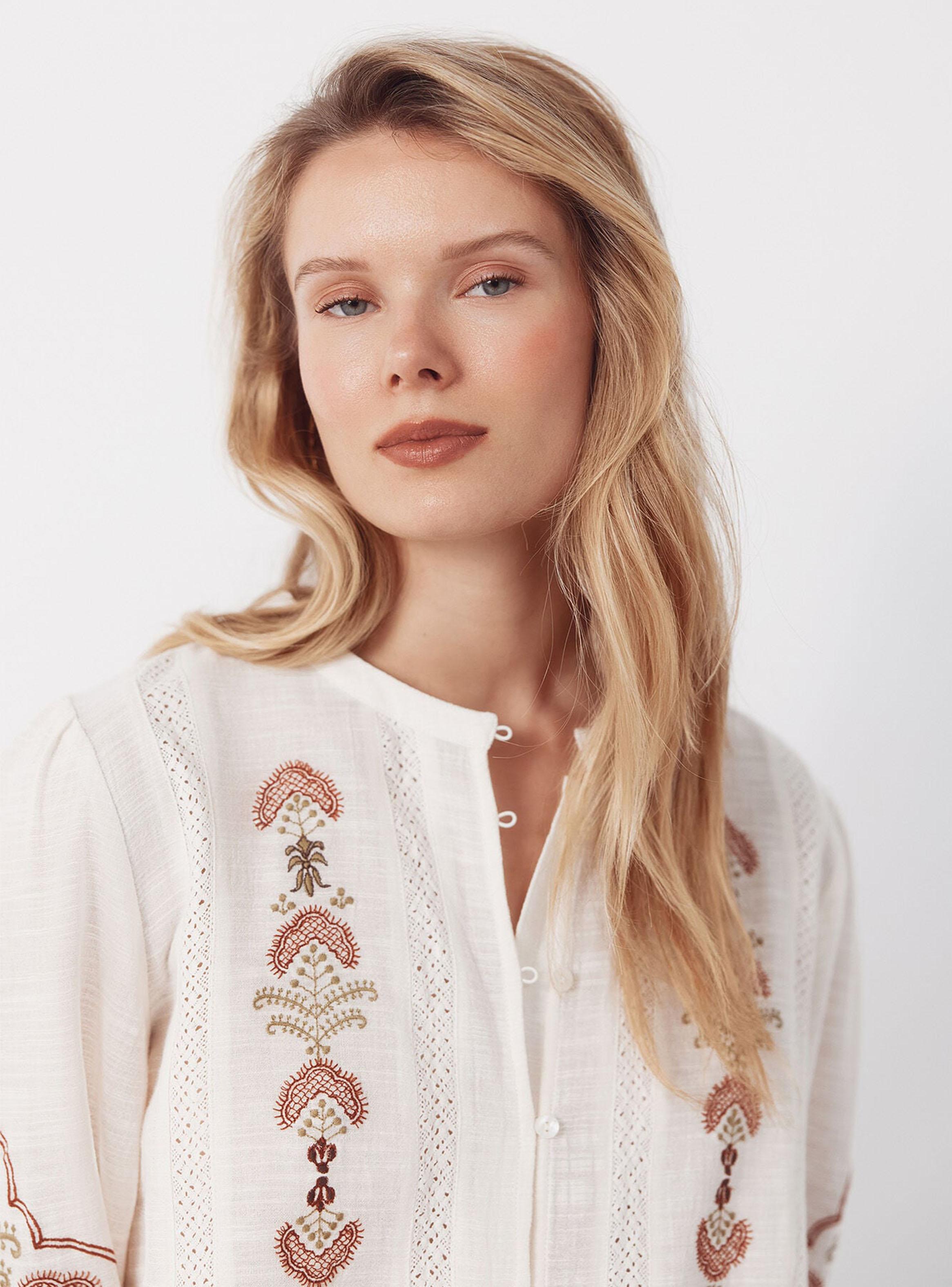 Blusa Bordada Cintura Ajustable-2
