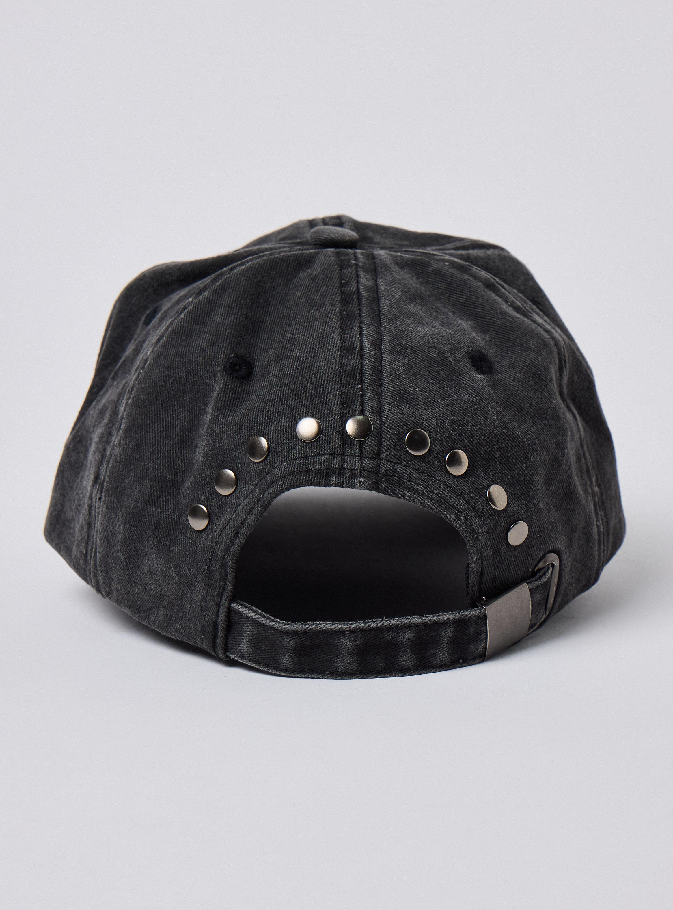 Jockey con Detalle Bordado y Tachas-3