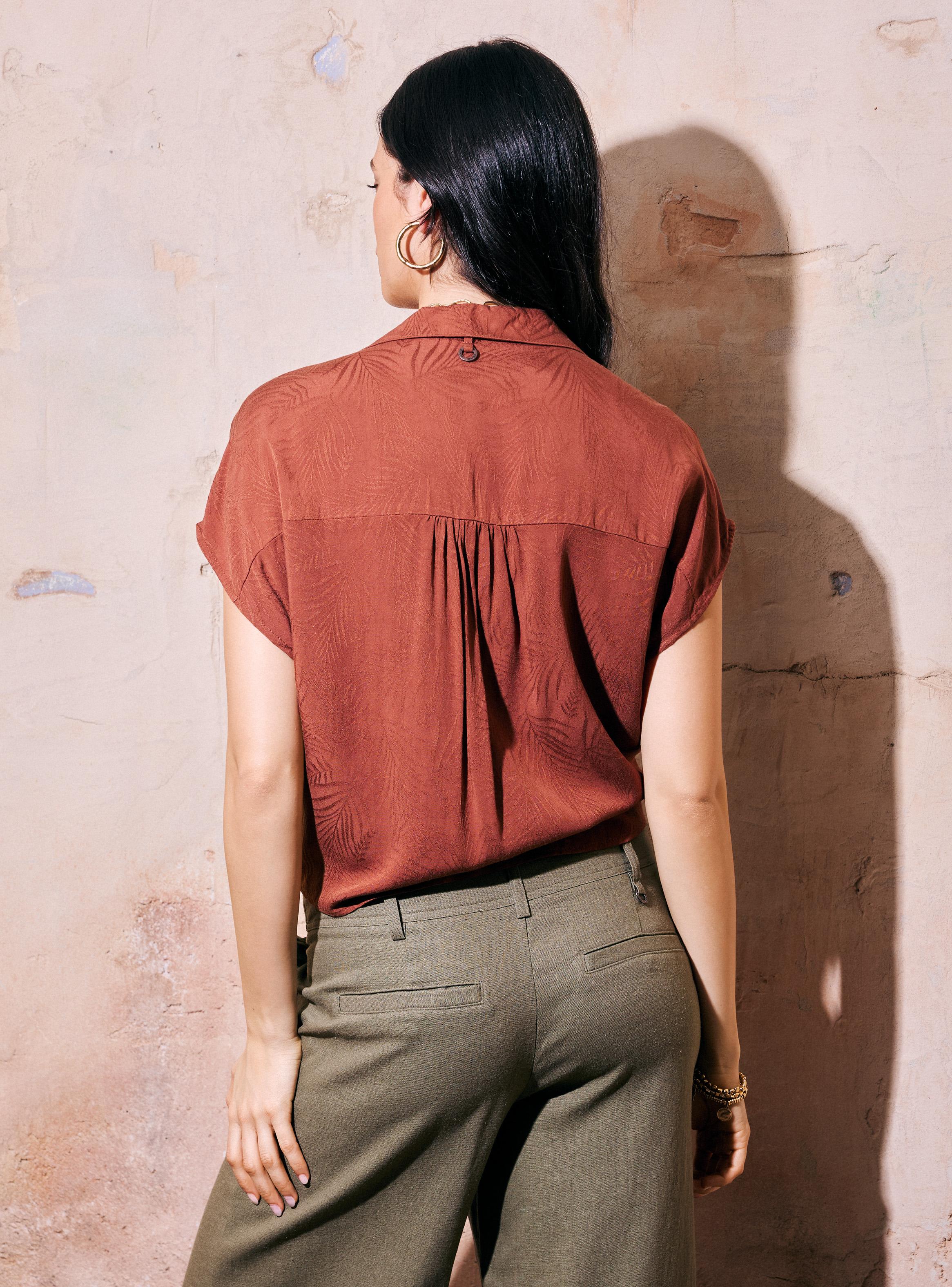 Blusa Detalle de Nudo en Delantero y Estampado-1