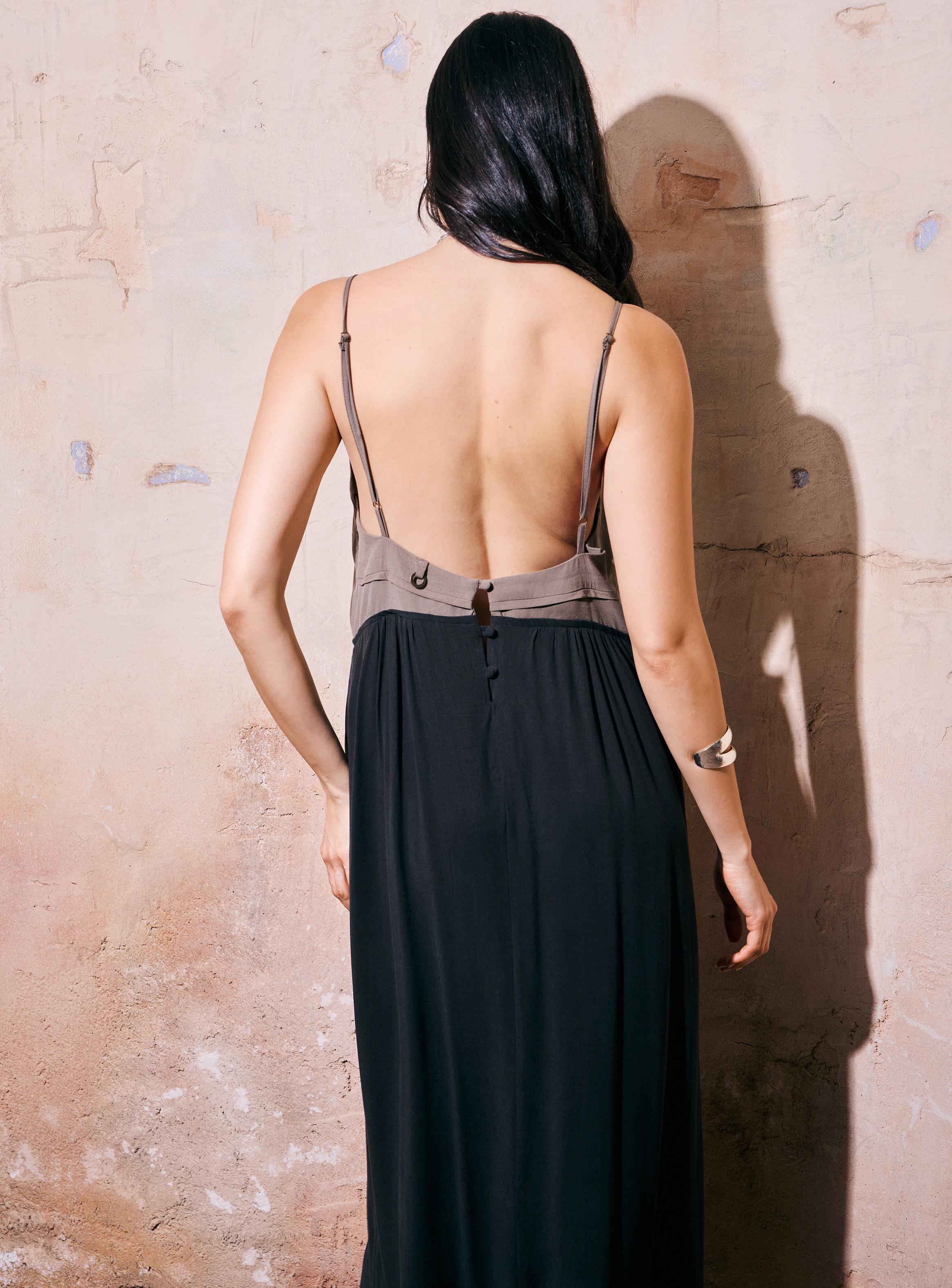 Vestido a Contra Tono con Tachas Metálicas en Delantero-3