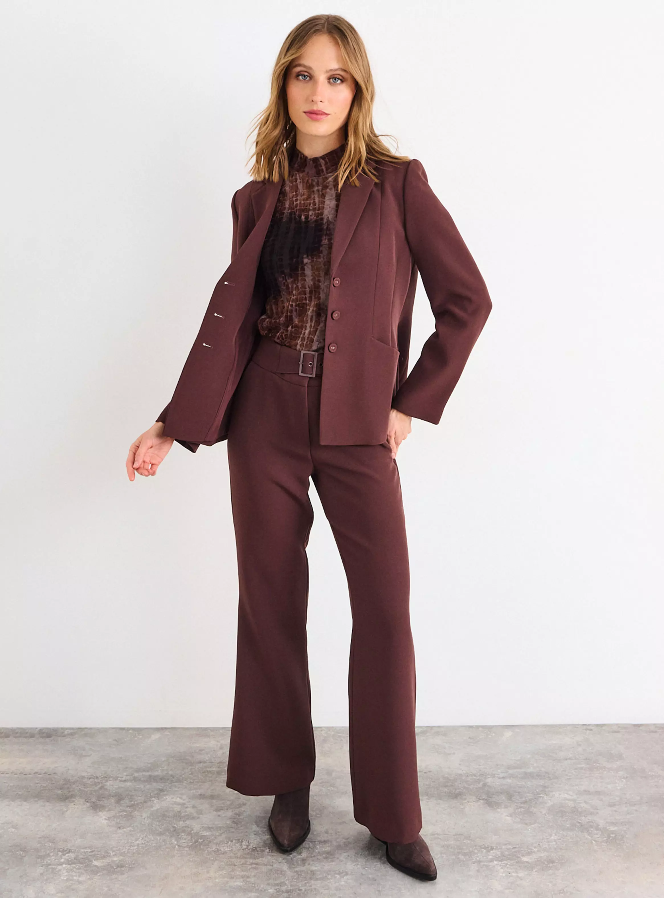 Blazer Liso Cuello V y Botón-4