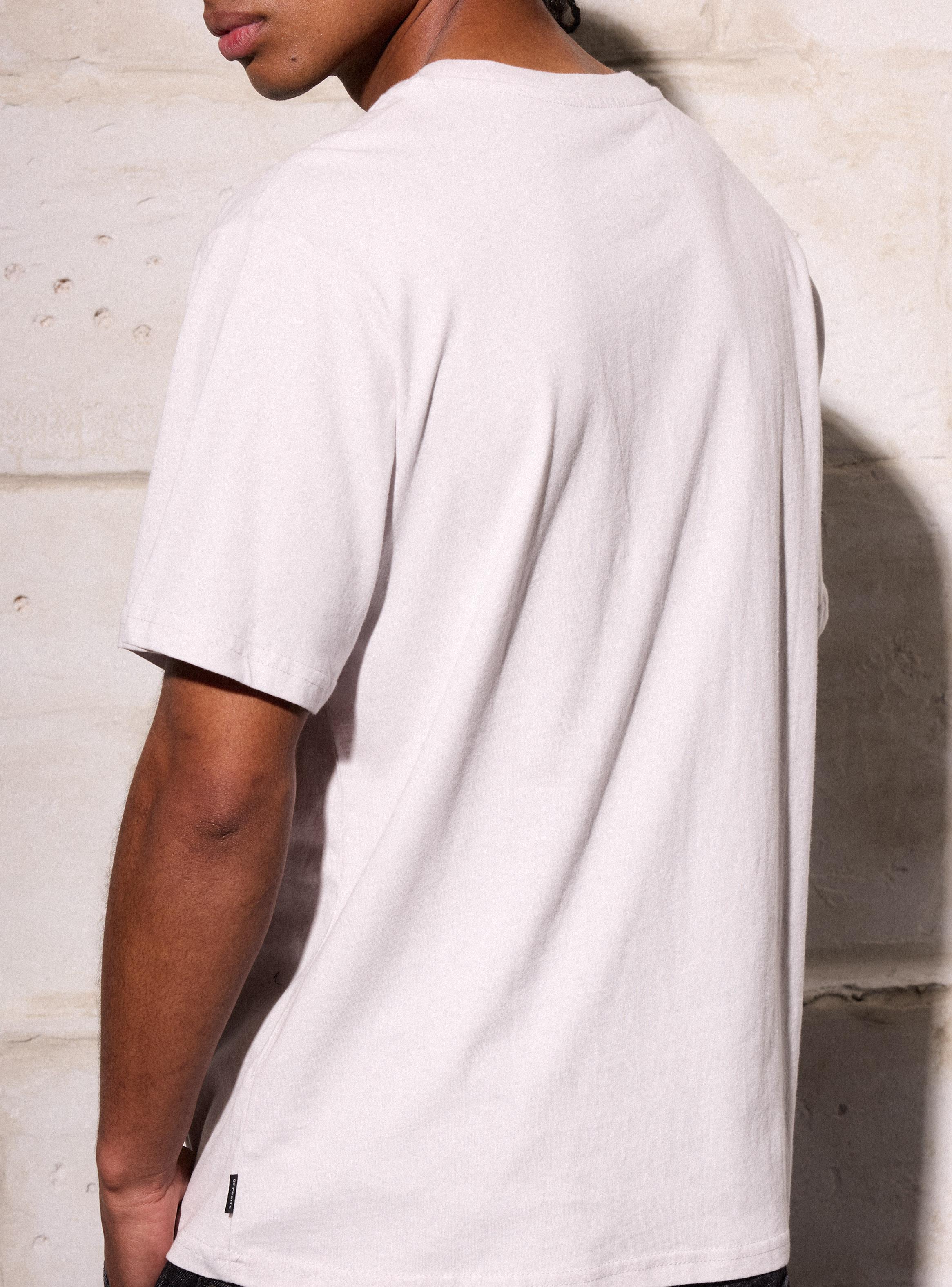 Polera Gran Estampado de Arte Cuello Redondo-3