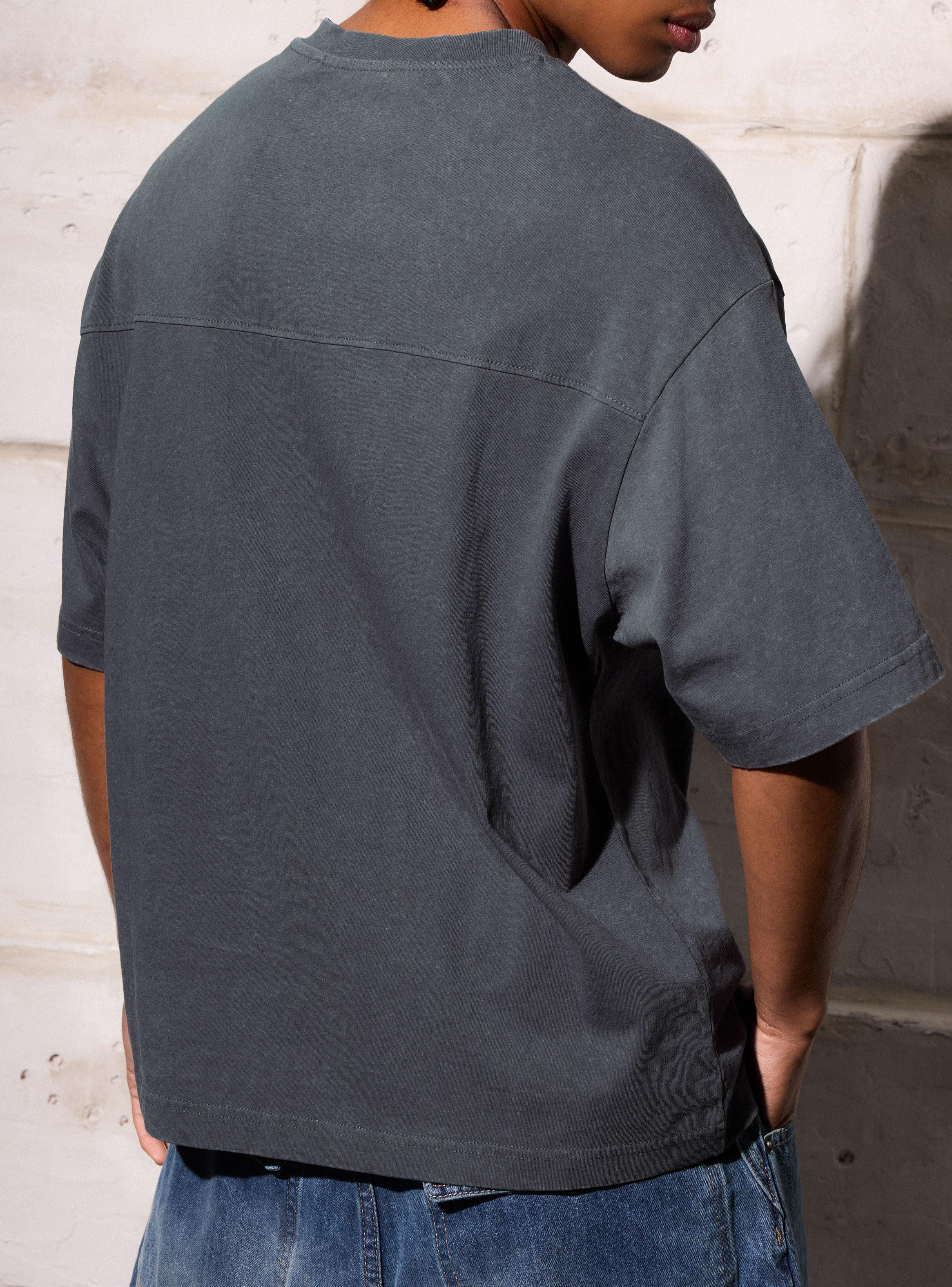 Polera Sportcore Cuello V Manga Corta-3