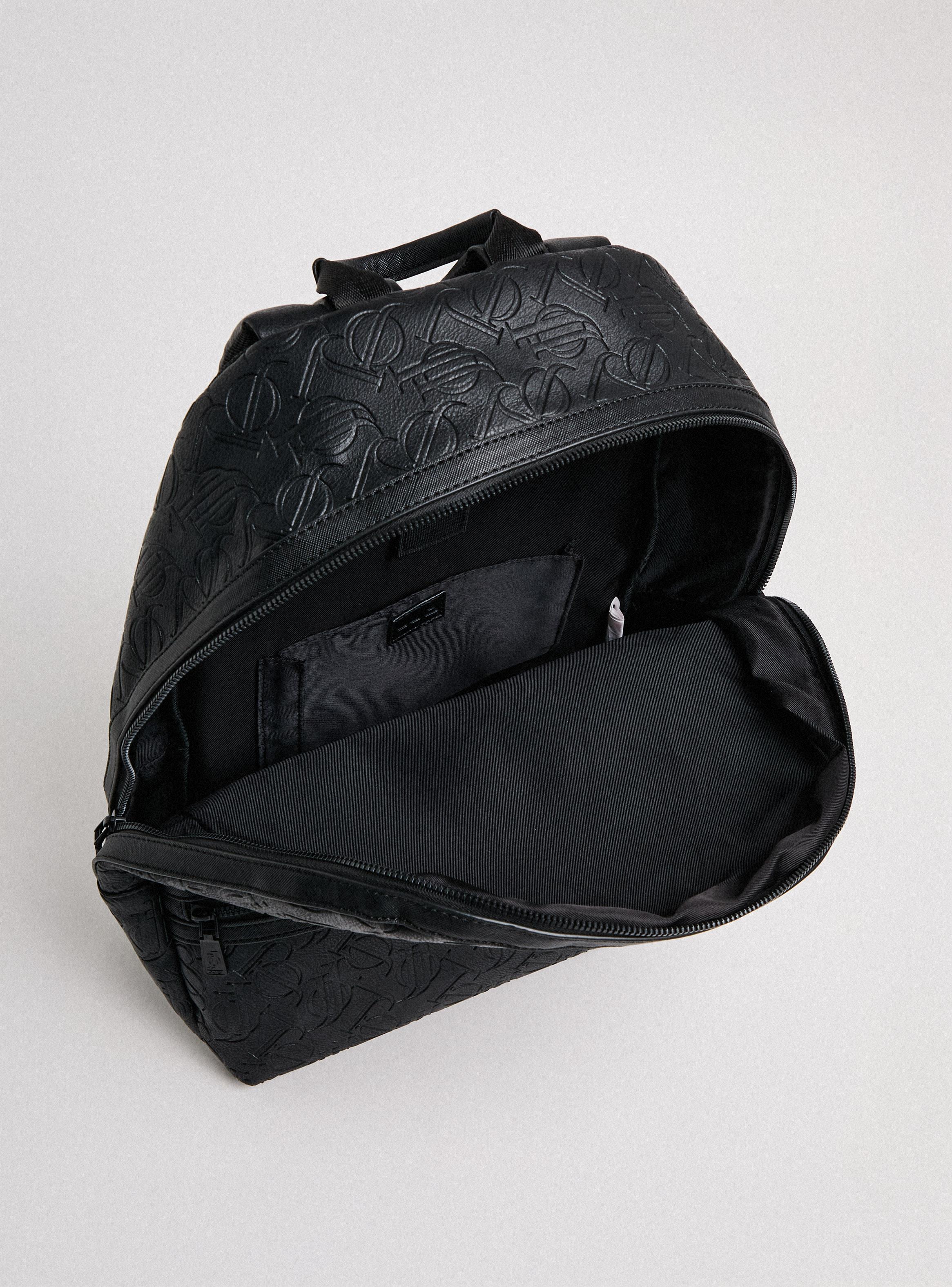 Bolso Mochila Logo Texturado-4