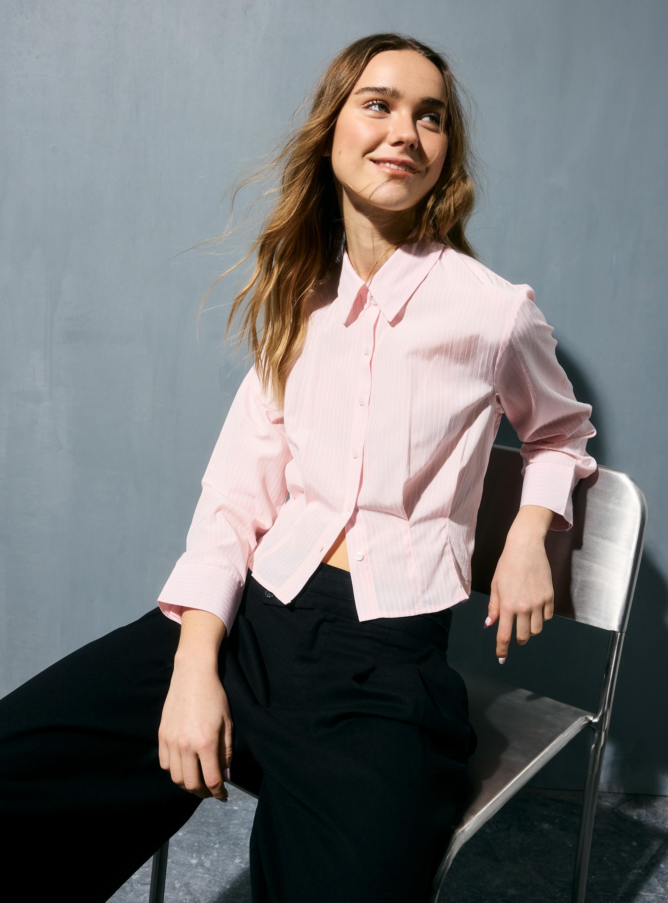 Blusa Cuello Camisero con Botón y Pinzas en Cintura-0
