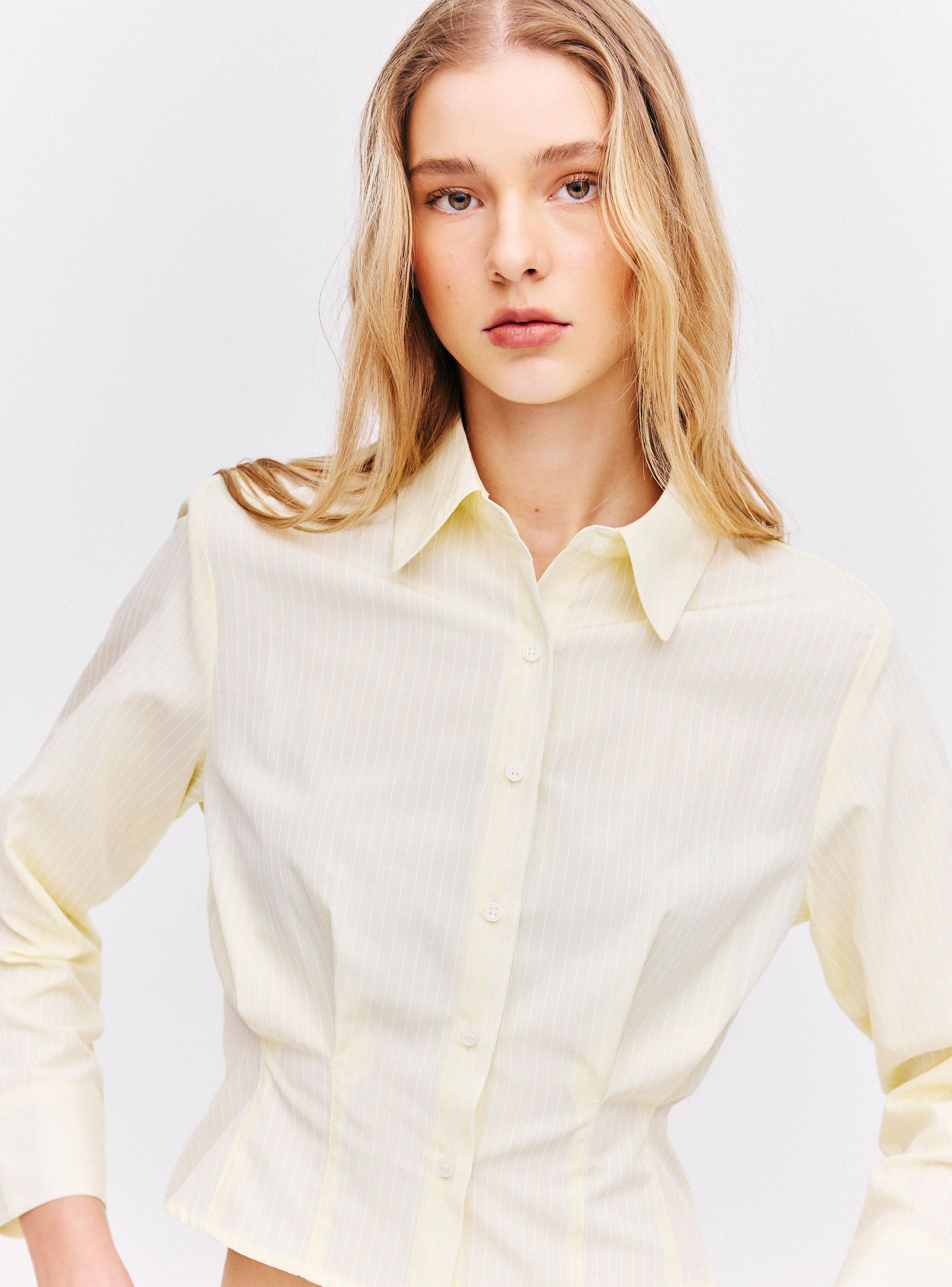 Blusa Cuello Camisero con Botón y Pinzas en Cintura-2