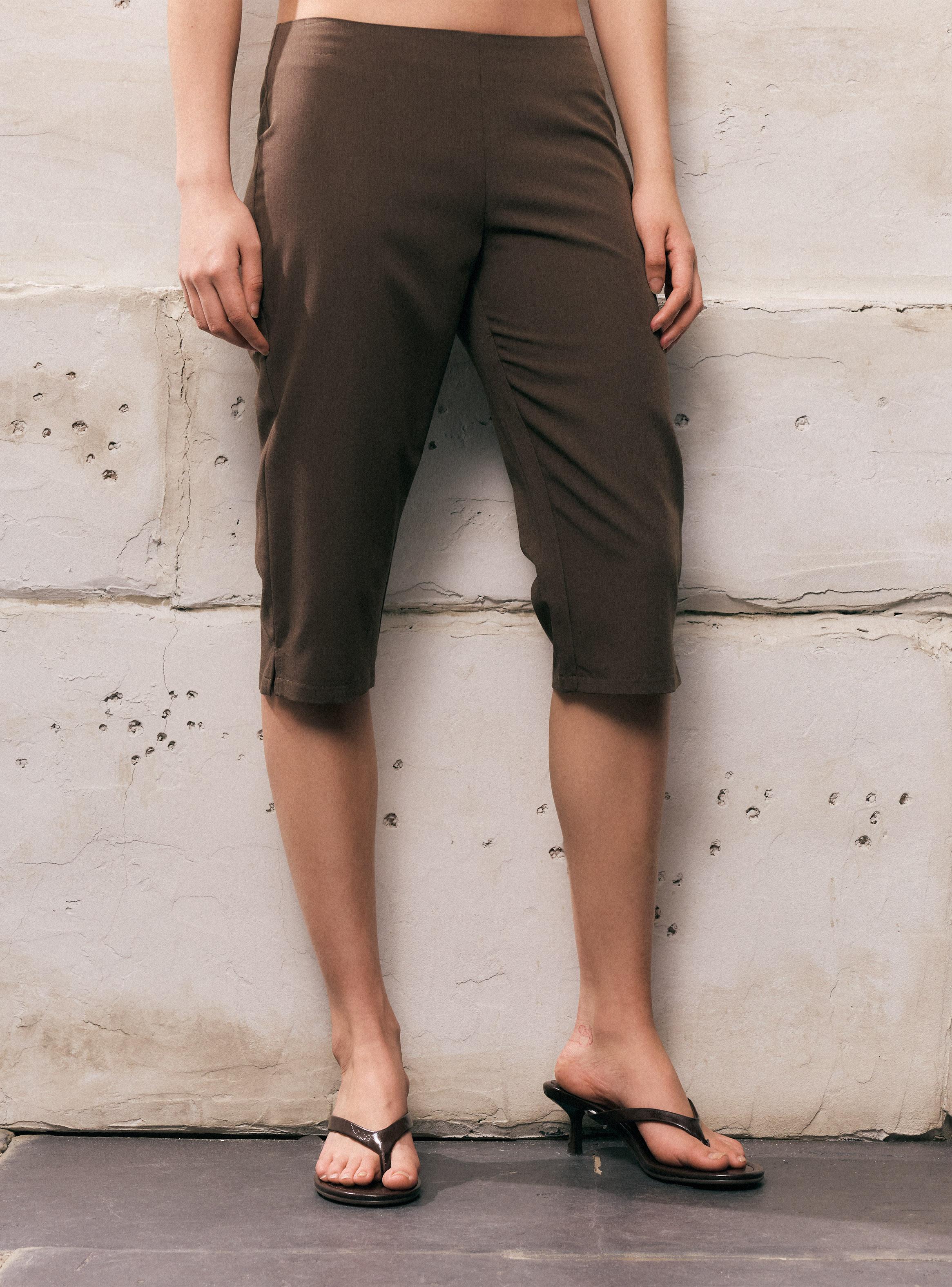 Pantalón Capri con Detalle de Abertura en Costado-0