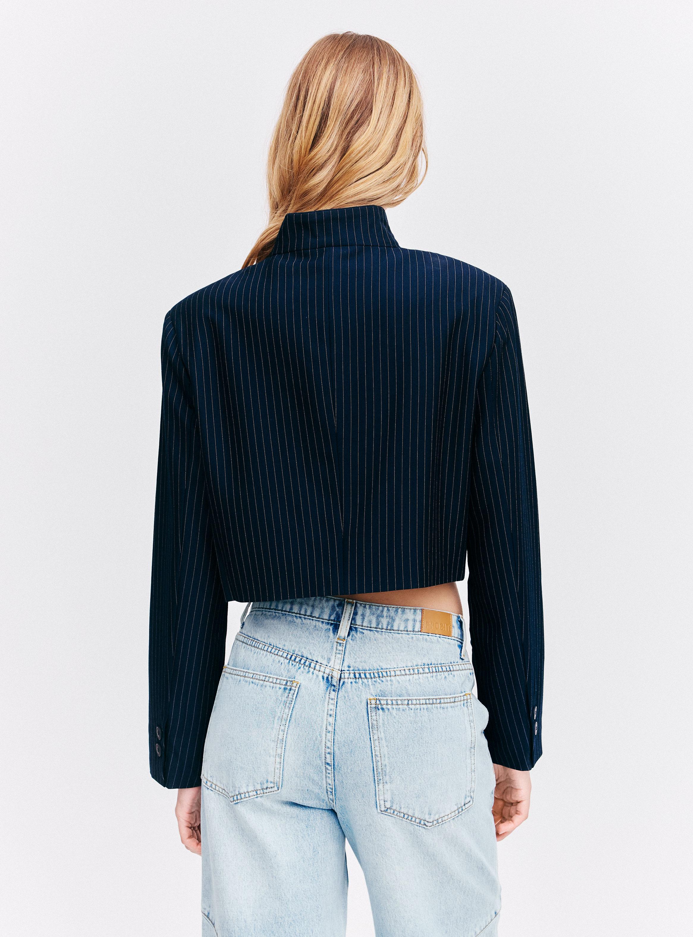 Blazer Corto Rayas Finas Verticales-1