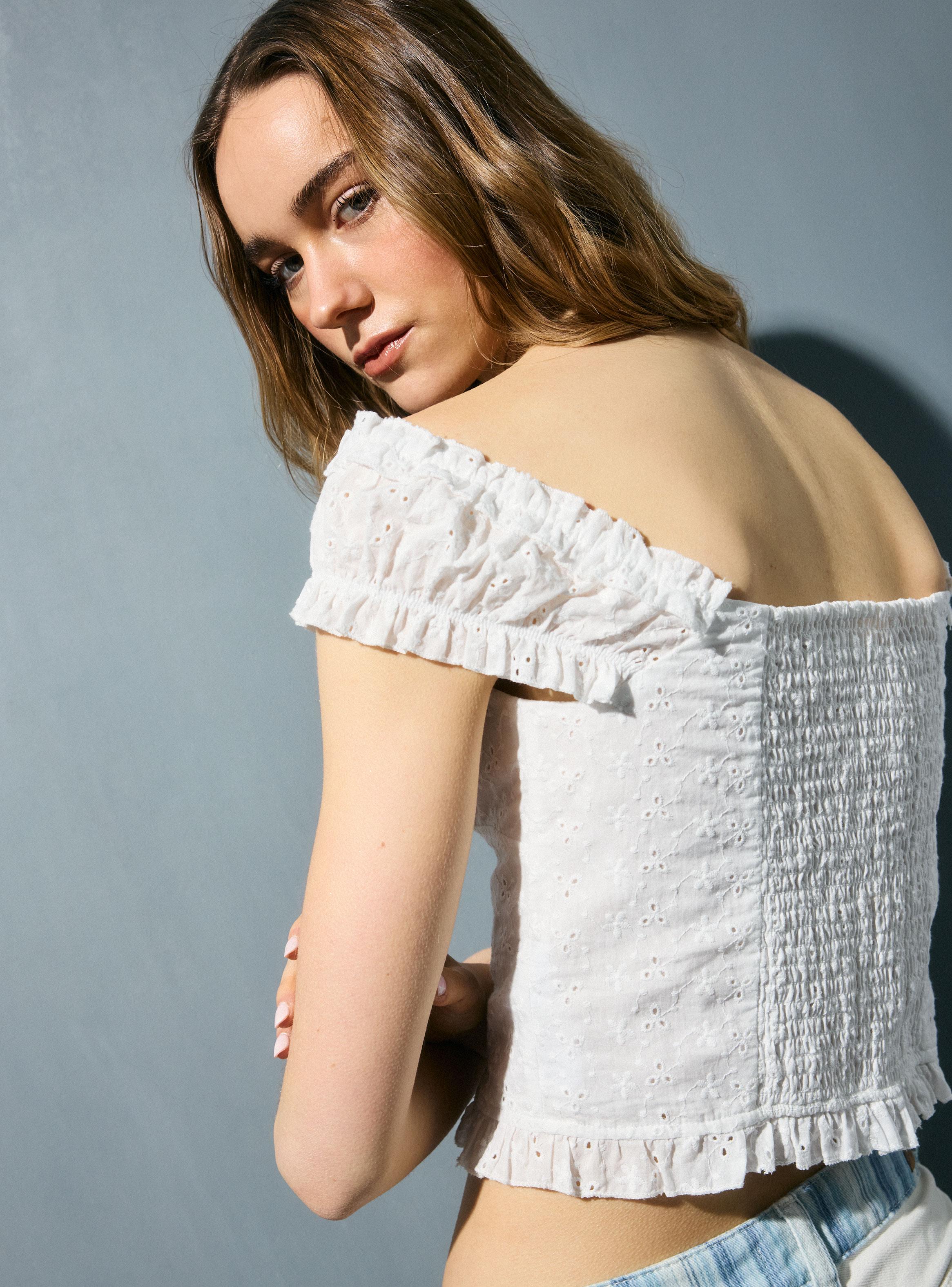 Blusa Cropped Bardot con Fruncido y Volados-3