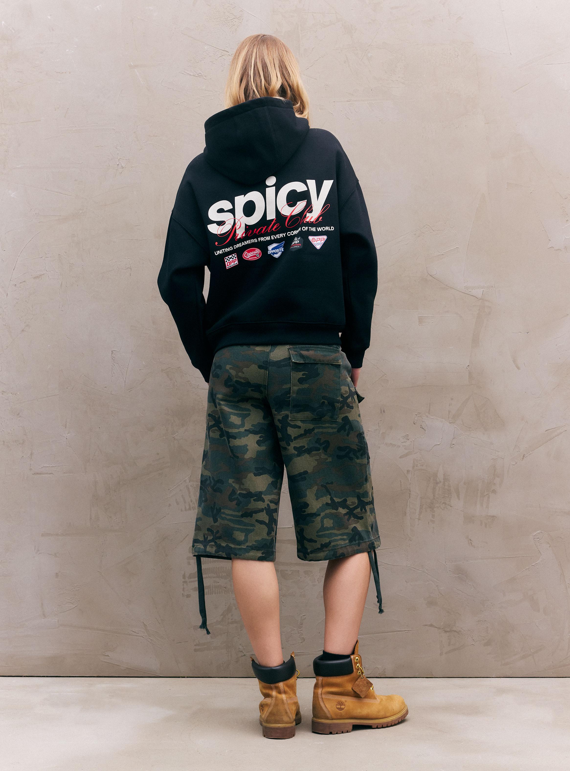 Polerón Collab Spicy con Estampado-5